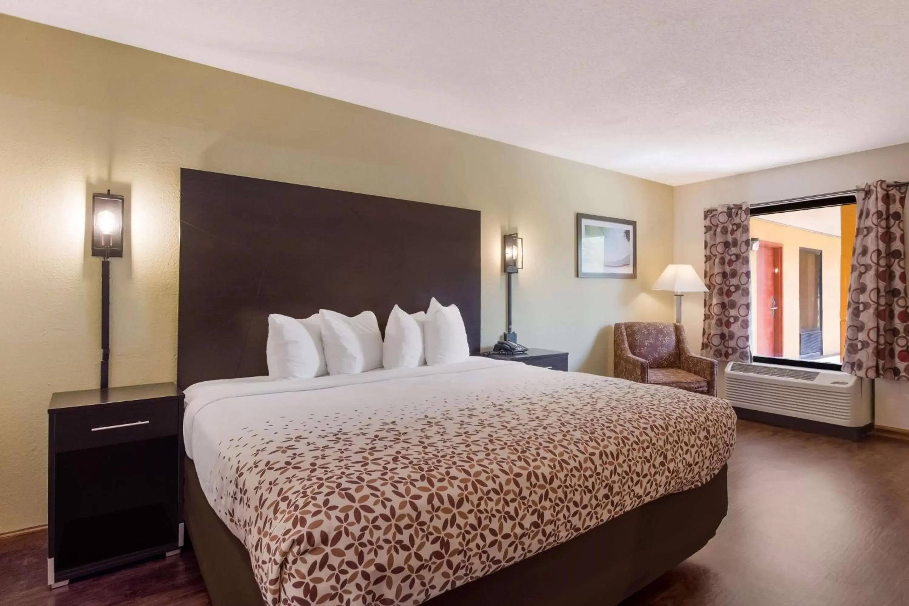 Bedroom, Bed in SureStay Hotel by Best Western St Pete Clearwater Airport
