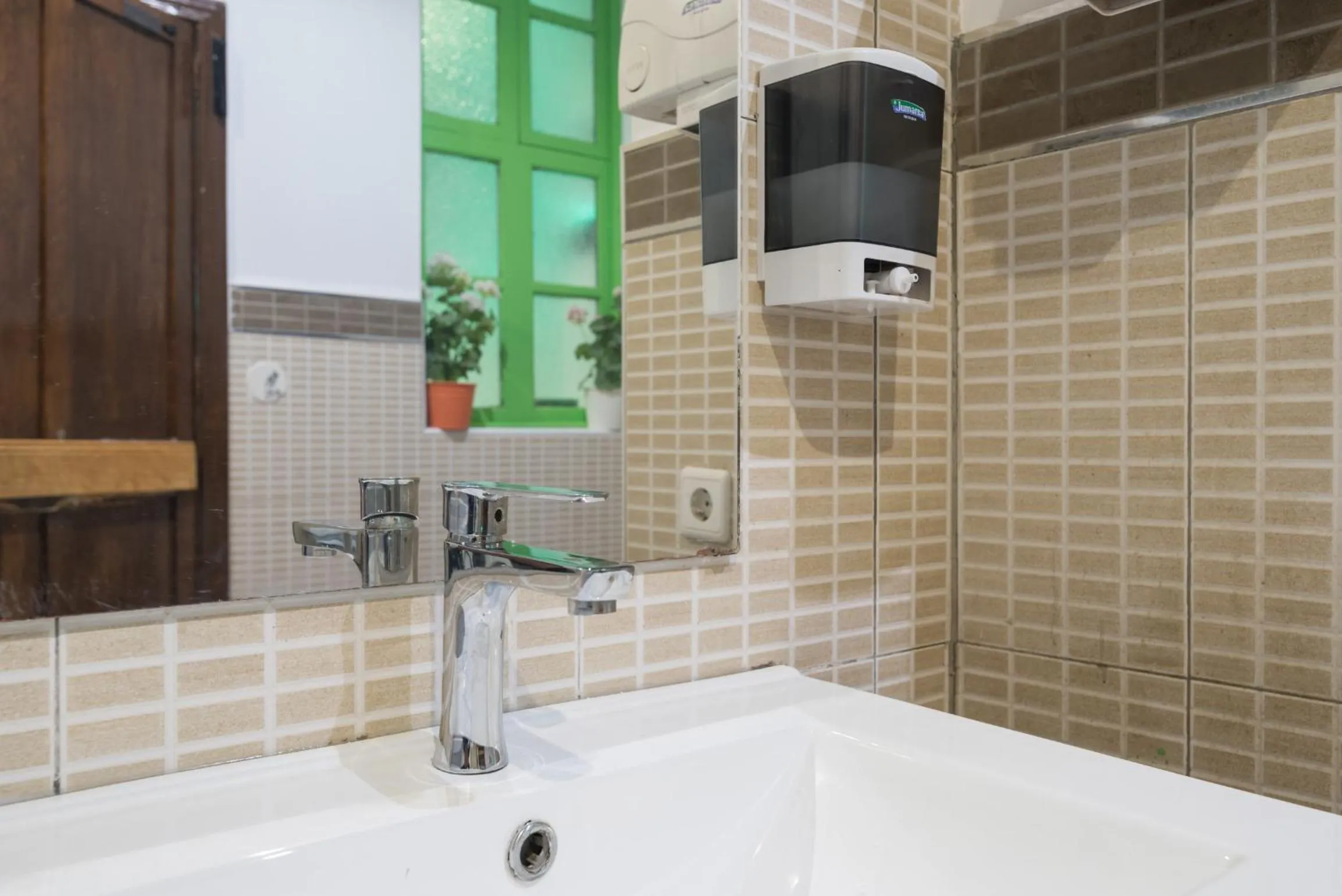 Bathroom in Feel Hostels City Center