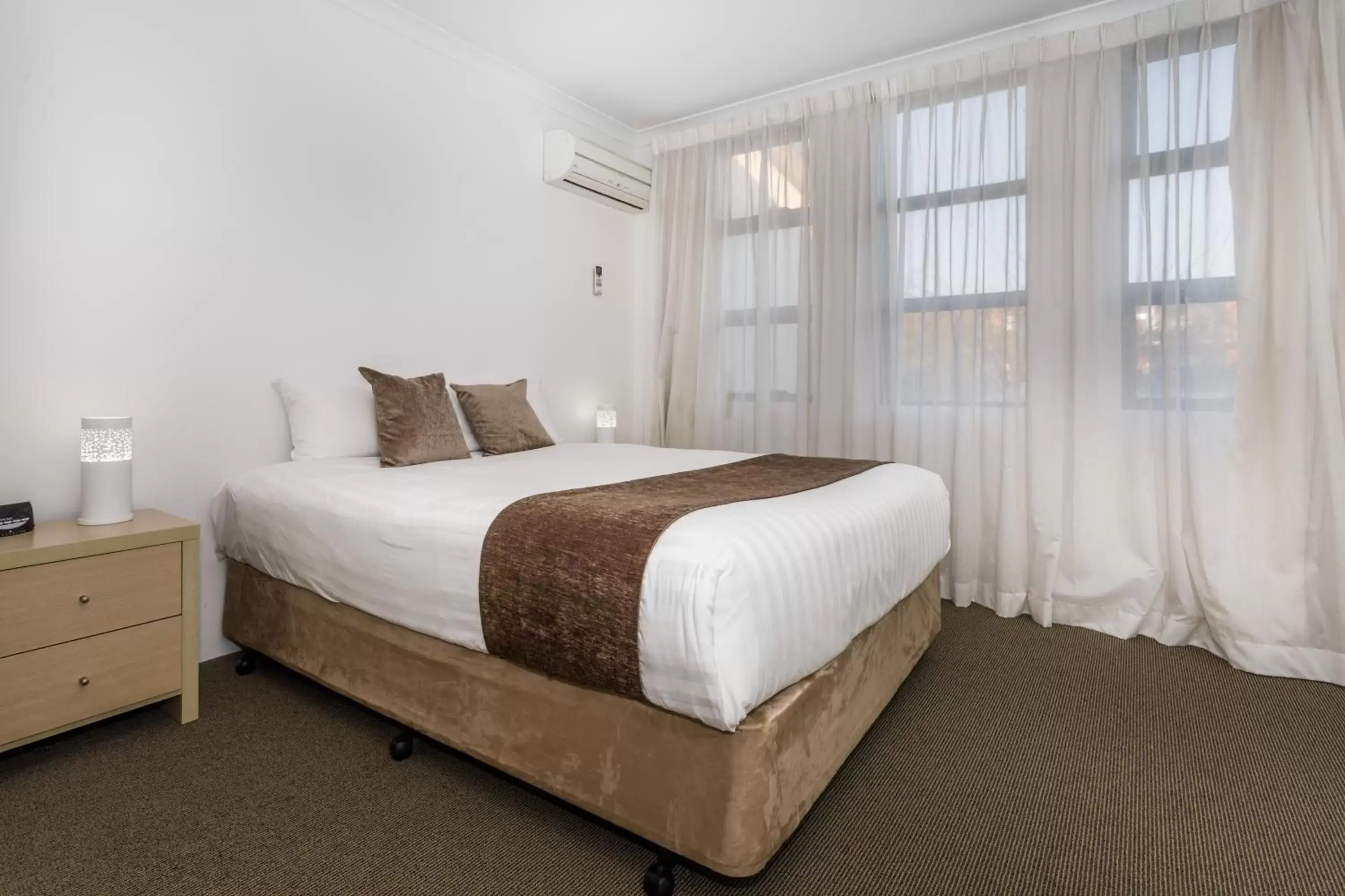 Bed in Perth Ascot Central Apartment Hotel