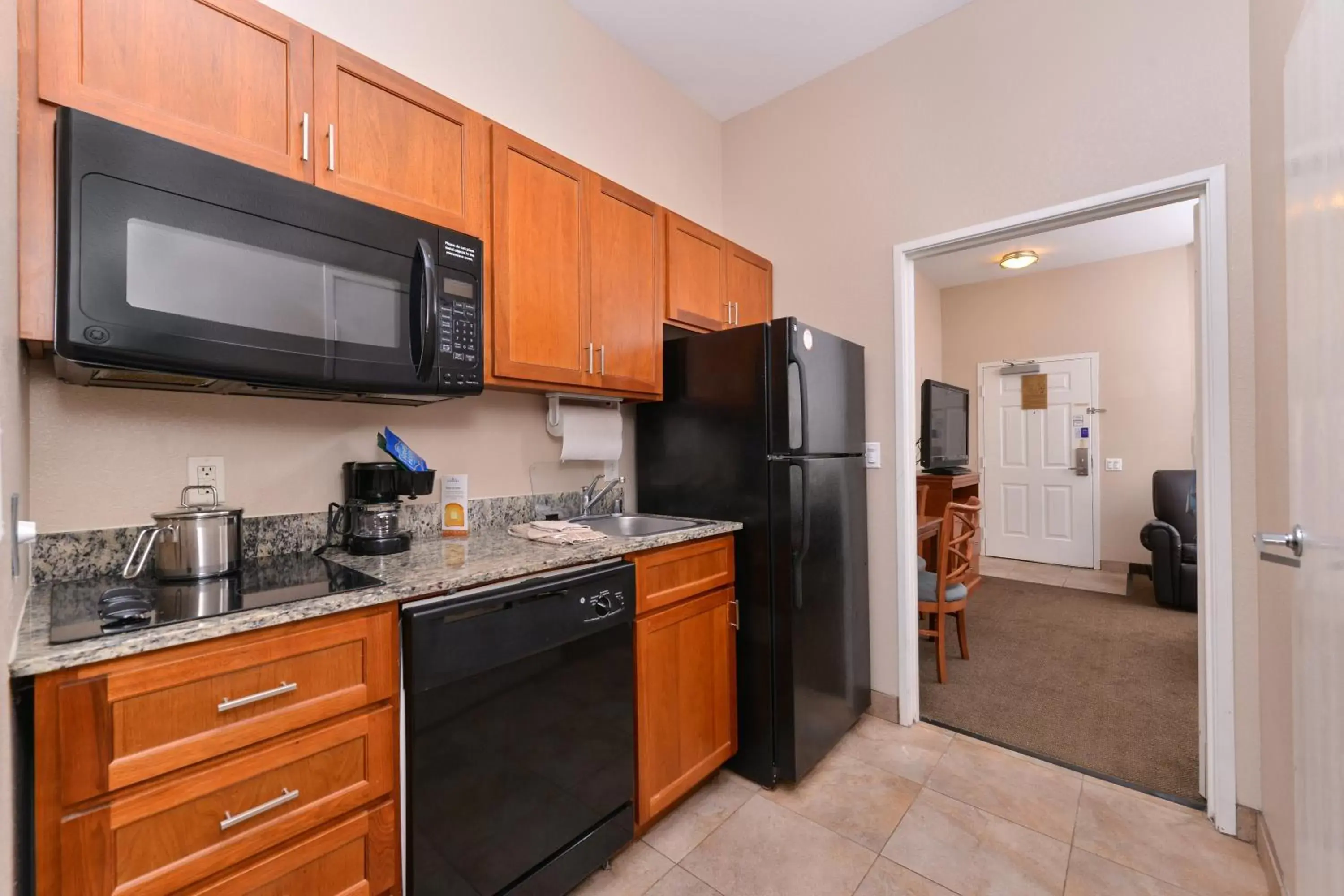 Photo of the whole room, Kitchen/Kitchenette in Candlewood Suites San Diego, an IHG Hotel