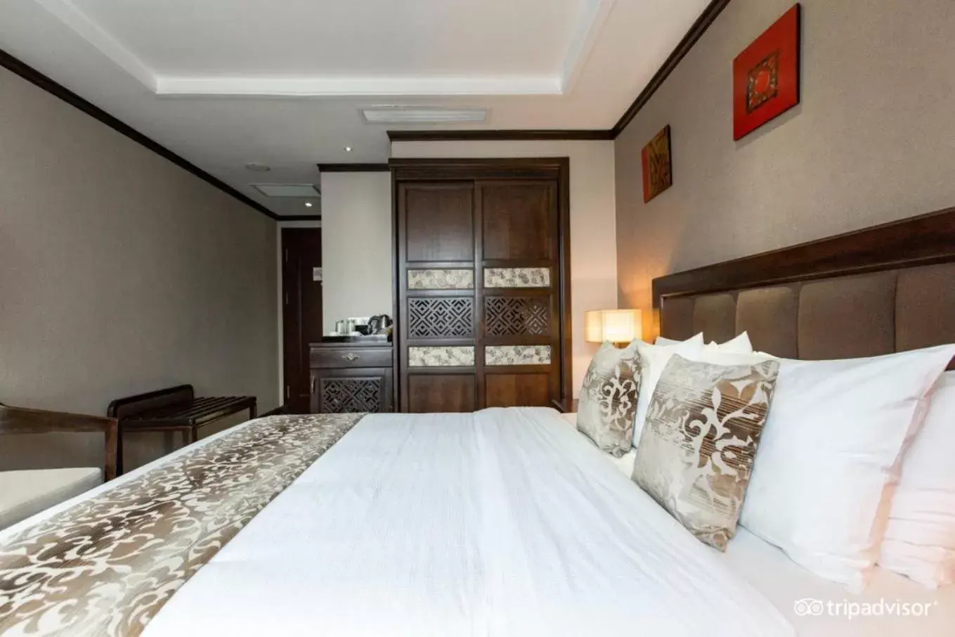 Photo of the whole room, Bed in Golden Lotus Luxury Hotel