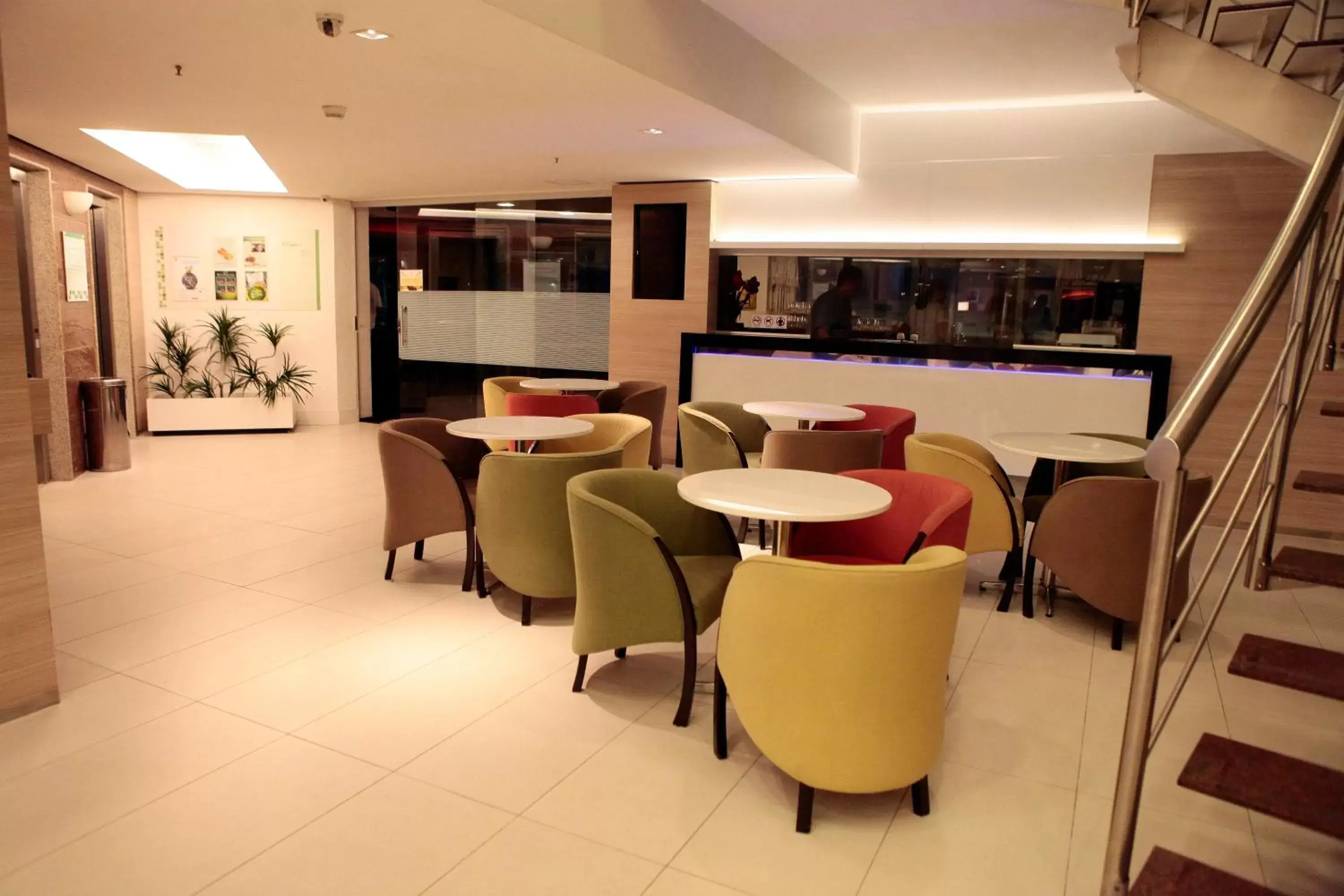 Lounge or bar, Lounge/Bar in Holiday Inn Fortaleza, an IHG Hotel