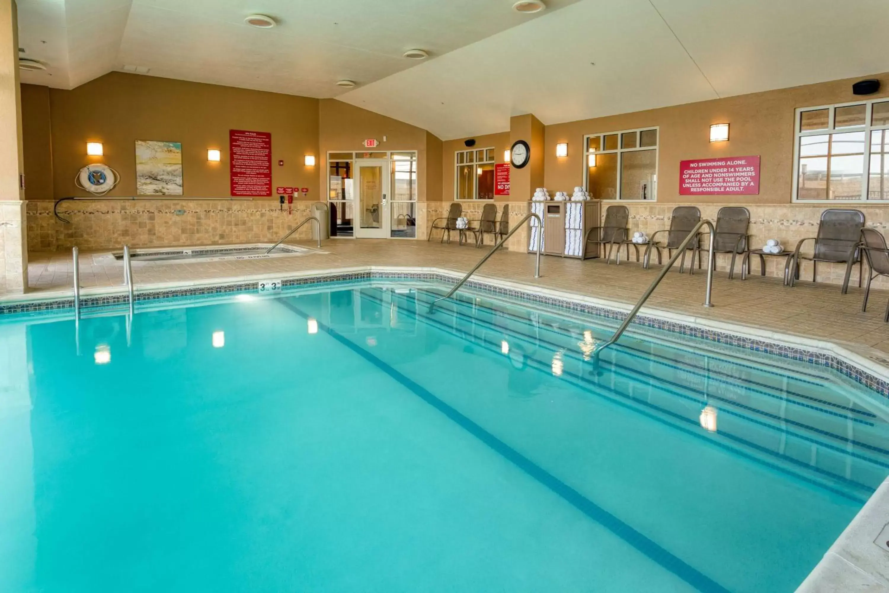 Activities, Swimming Pool in Drury Inn & Suites Indianapolis Northeast