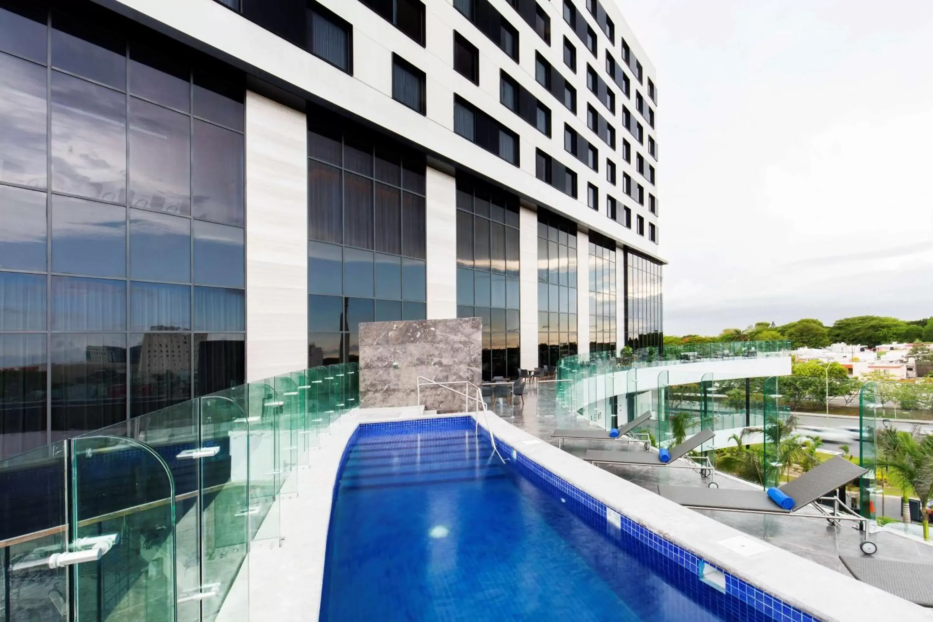 Property building, Swimming Pool in Hilton Garden Inn Merida