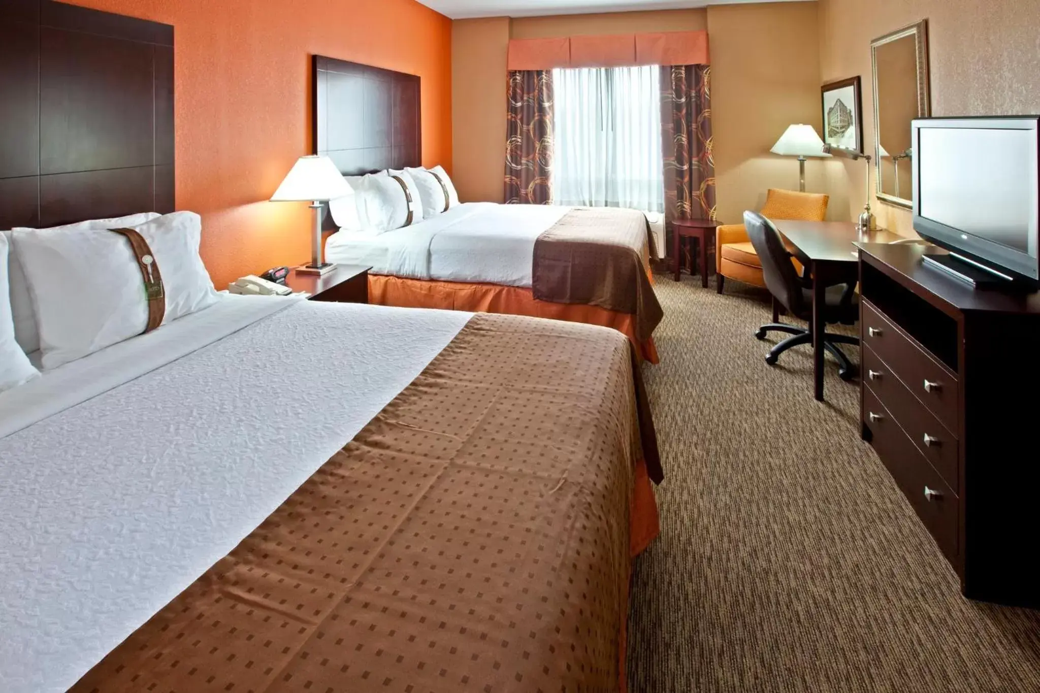 Photo of the whole room, Bed in Holiday Inn Louisville Airport South, an IHG Hotel