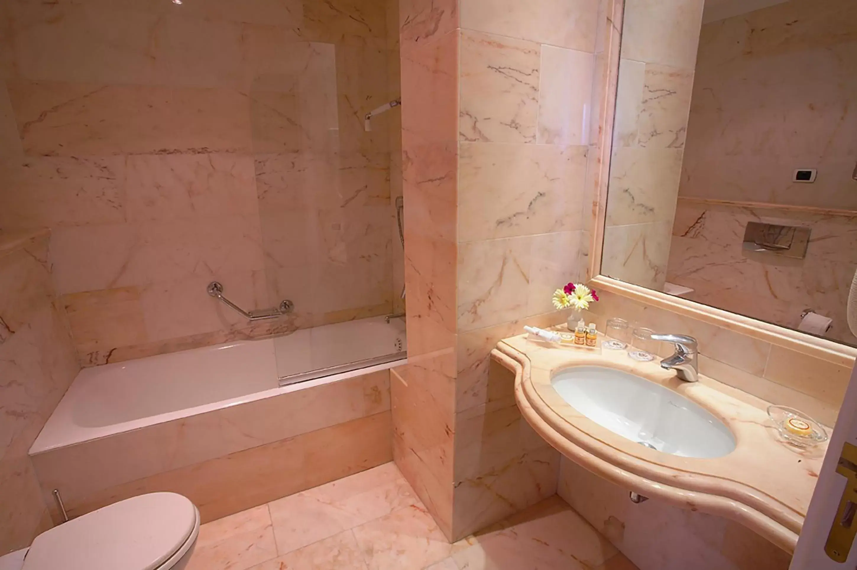 Classic Double or Twin Room in Hotel Villa Diodoro Classic Double or Twin Room in Hotel Villa Diodoro