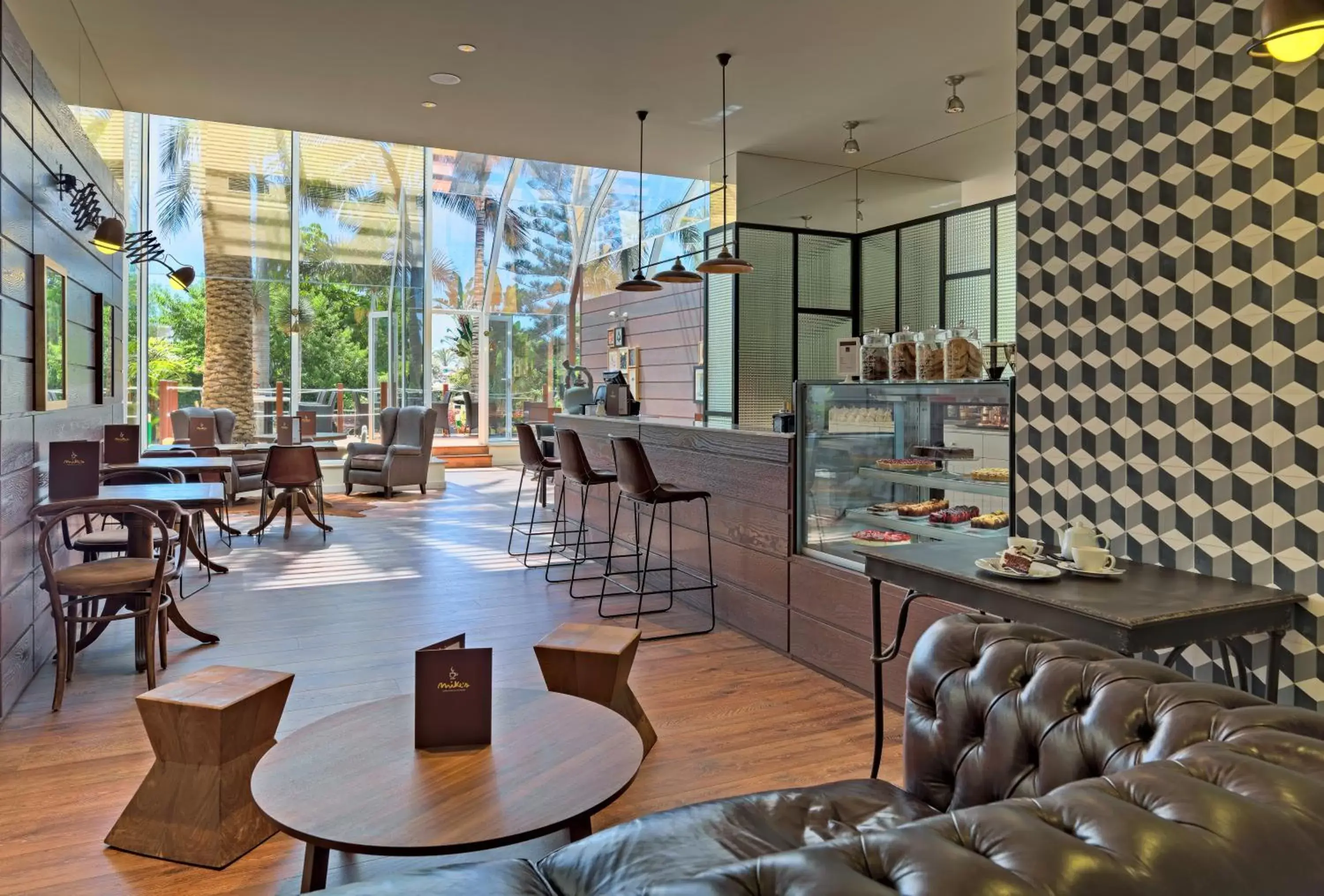 Lounge or bar in H10 Las Palmeras Lounge or bar in H10 Las Palmeras