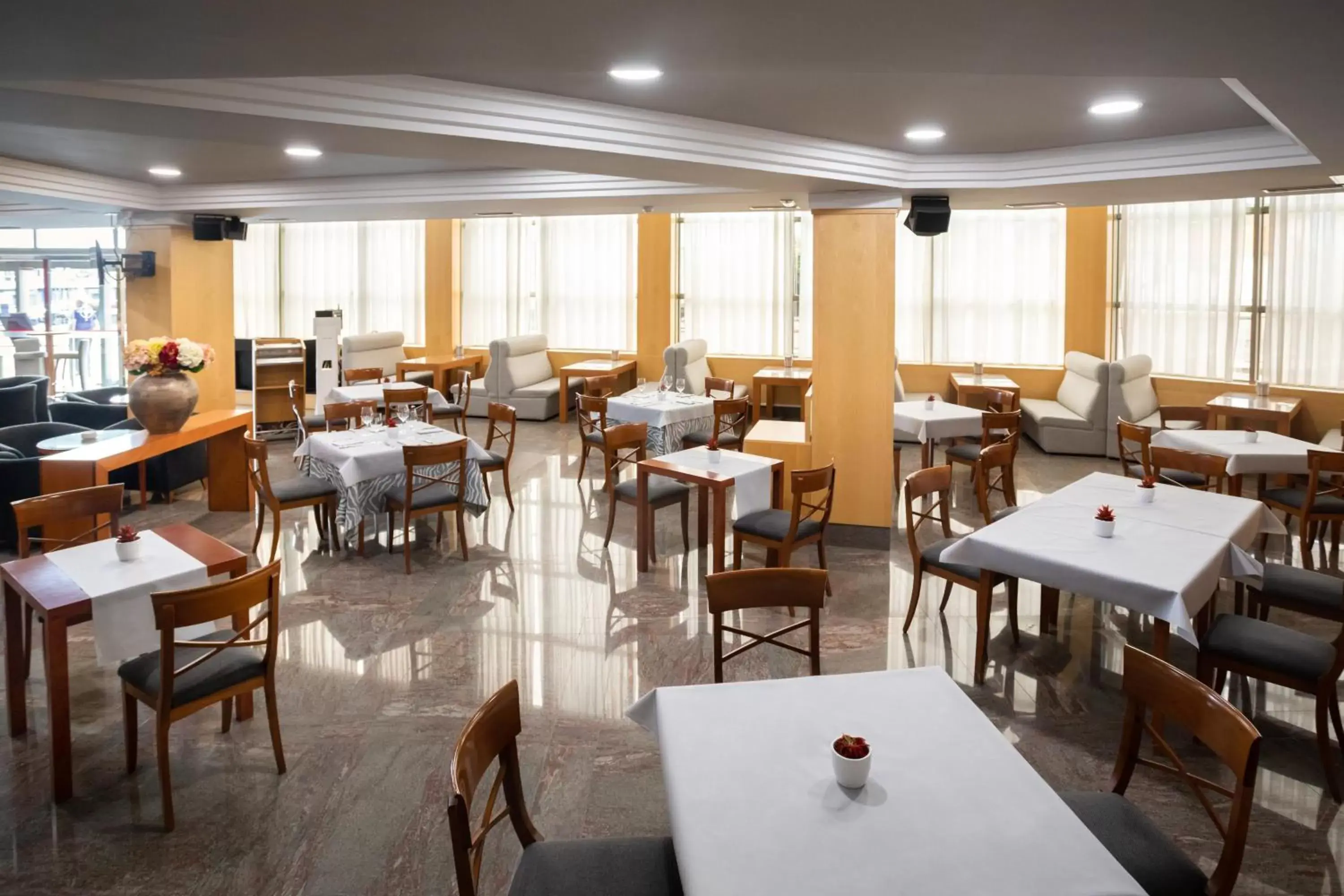 Restaurant/places to eat in Gran Hotel de Ferrol Restaurant/places to eat in Gran Hotel de Ferrol