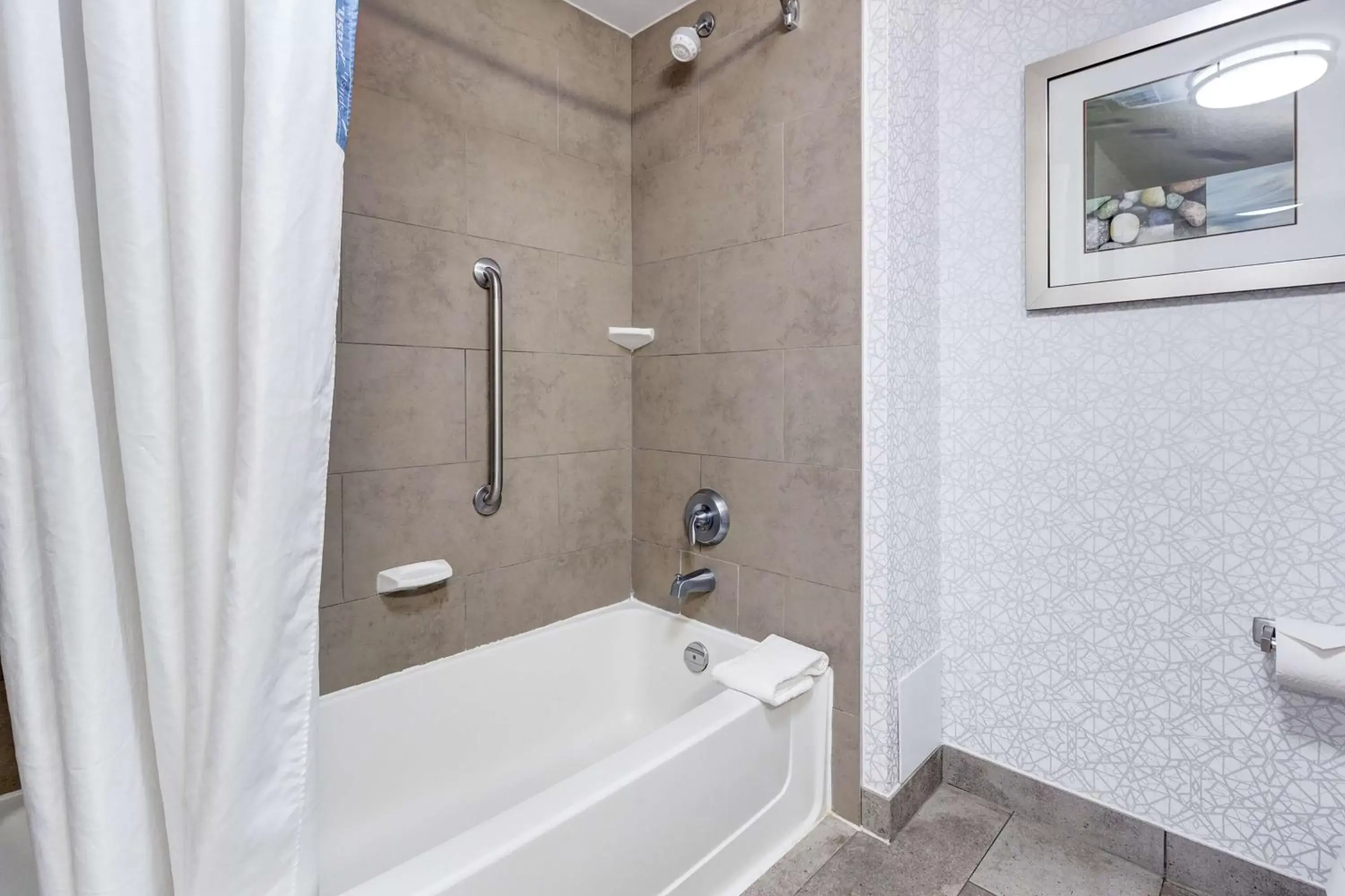 Bathroom in Hampton Inn & Suites by Hilton Brantford