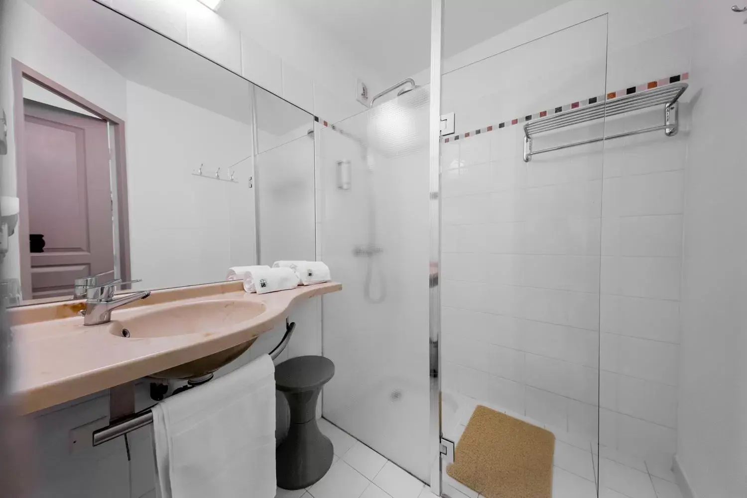 Property building, Bathroom in La Bastide De Grignan Hotel & Restaurant