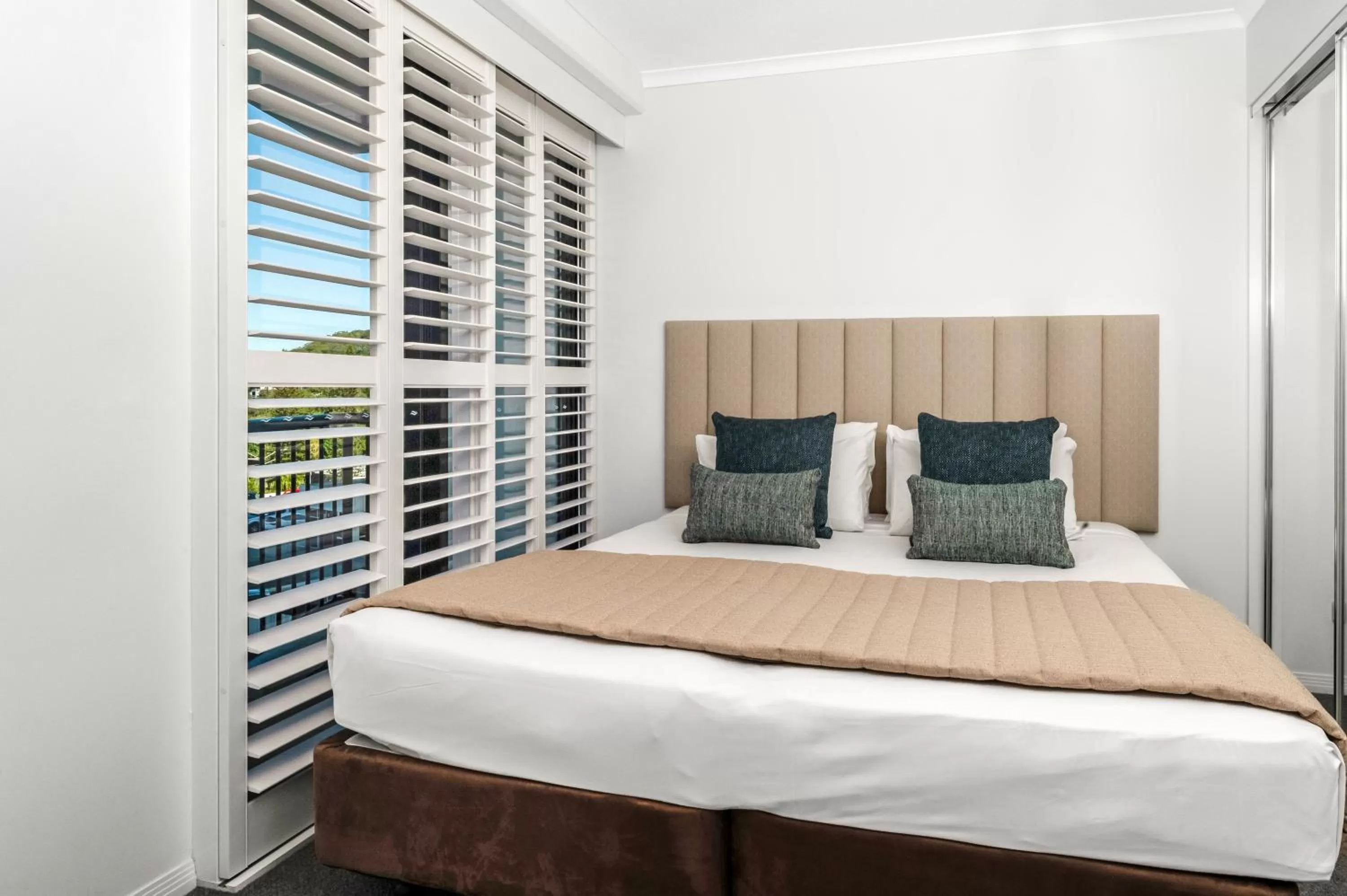Bedroom, Bed in Mantra Coolangatta Beach