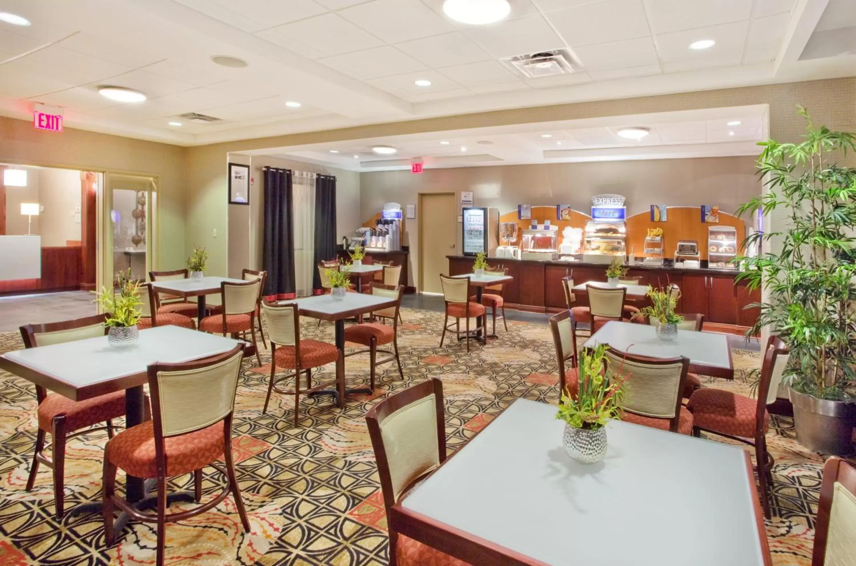 Breakfast, Restaurant/Places to Eat in Holiday Inn Express Hotel & Suites Atlanta-Cumming, an IHG Hotel