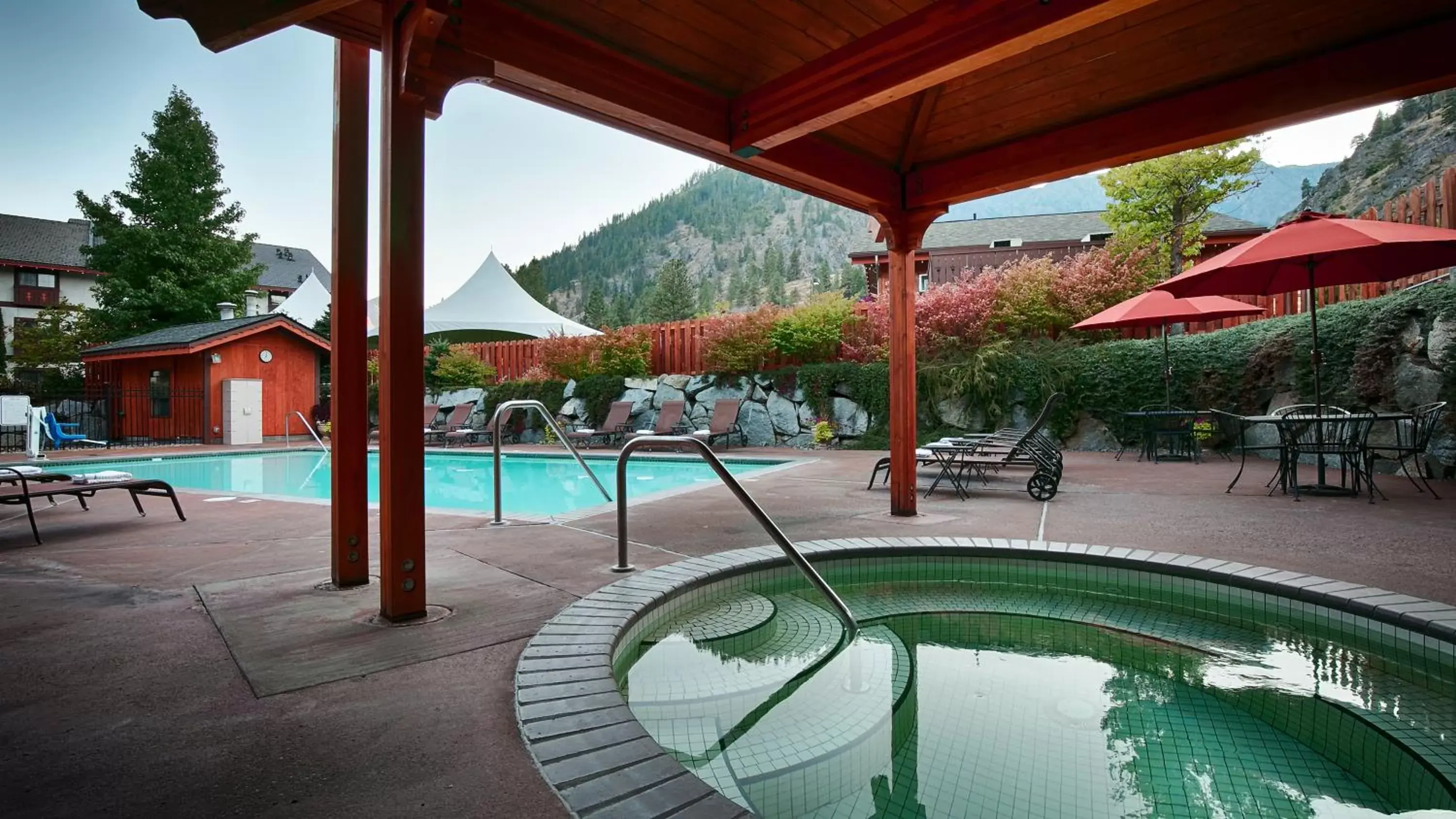 Hot Tub, Swimming Pool in Icicle Village Resort