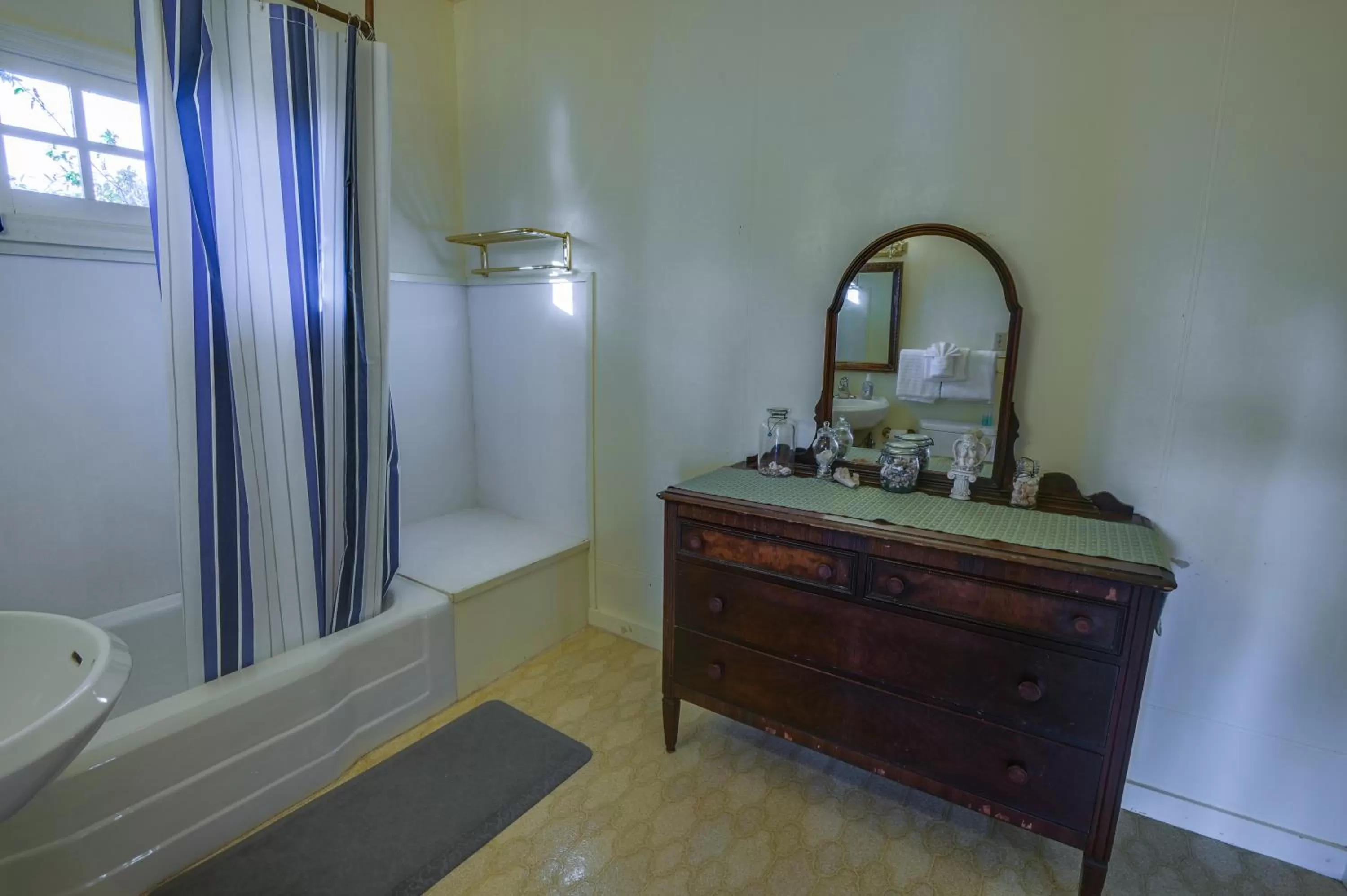 Shower in The Captains Quarters