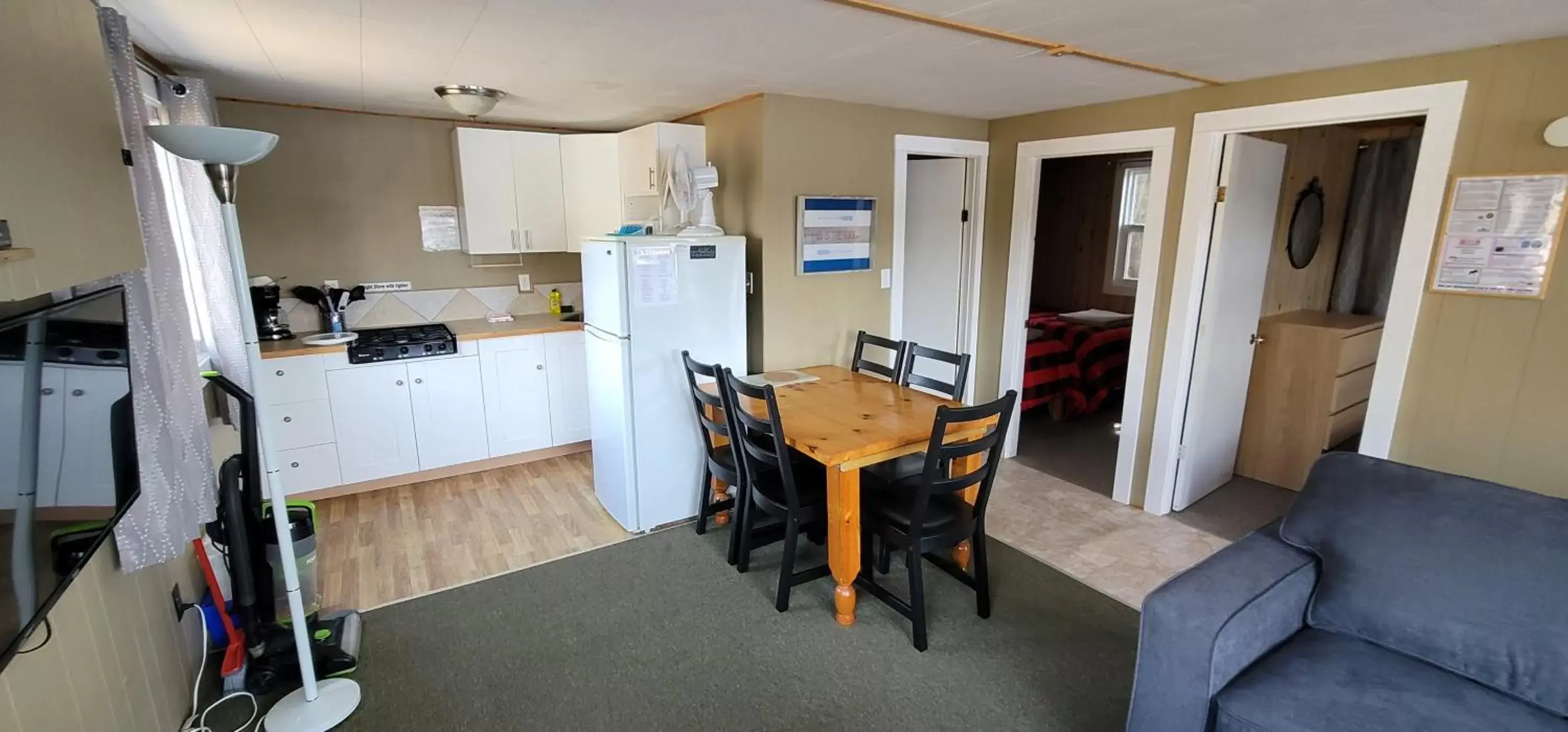 Dining Area in Parkway Cottage Resort and Trading Post