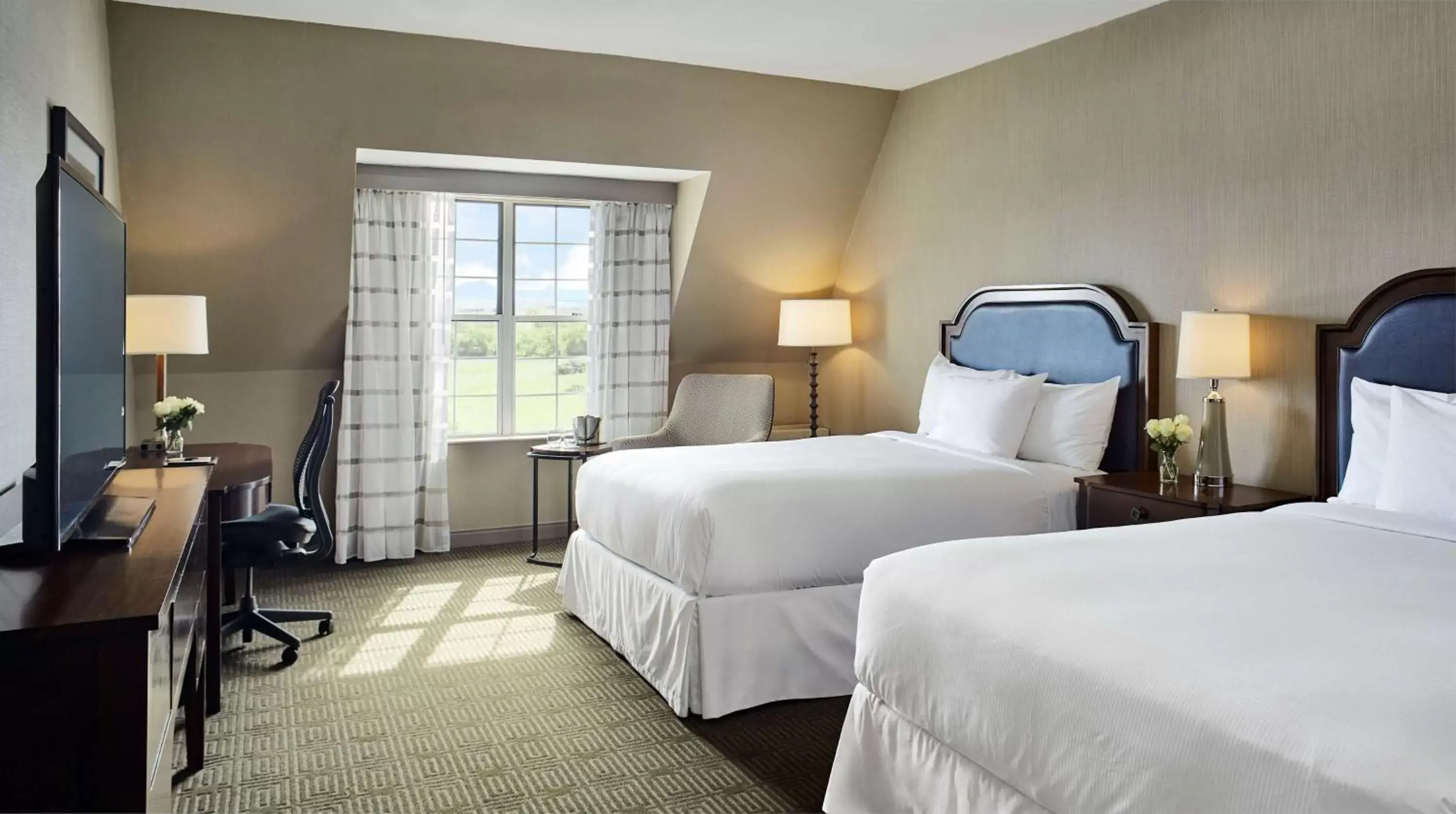 Bedroom, Bed in DoubleTree by Hilton Hotel Burlington Vermont