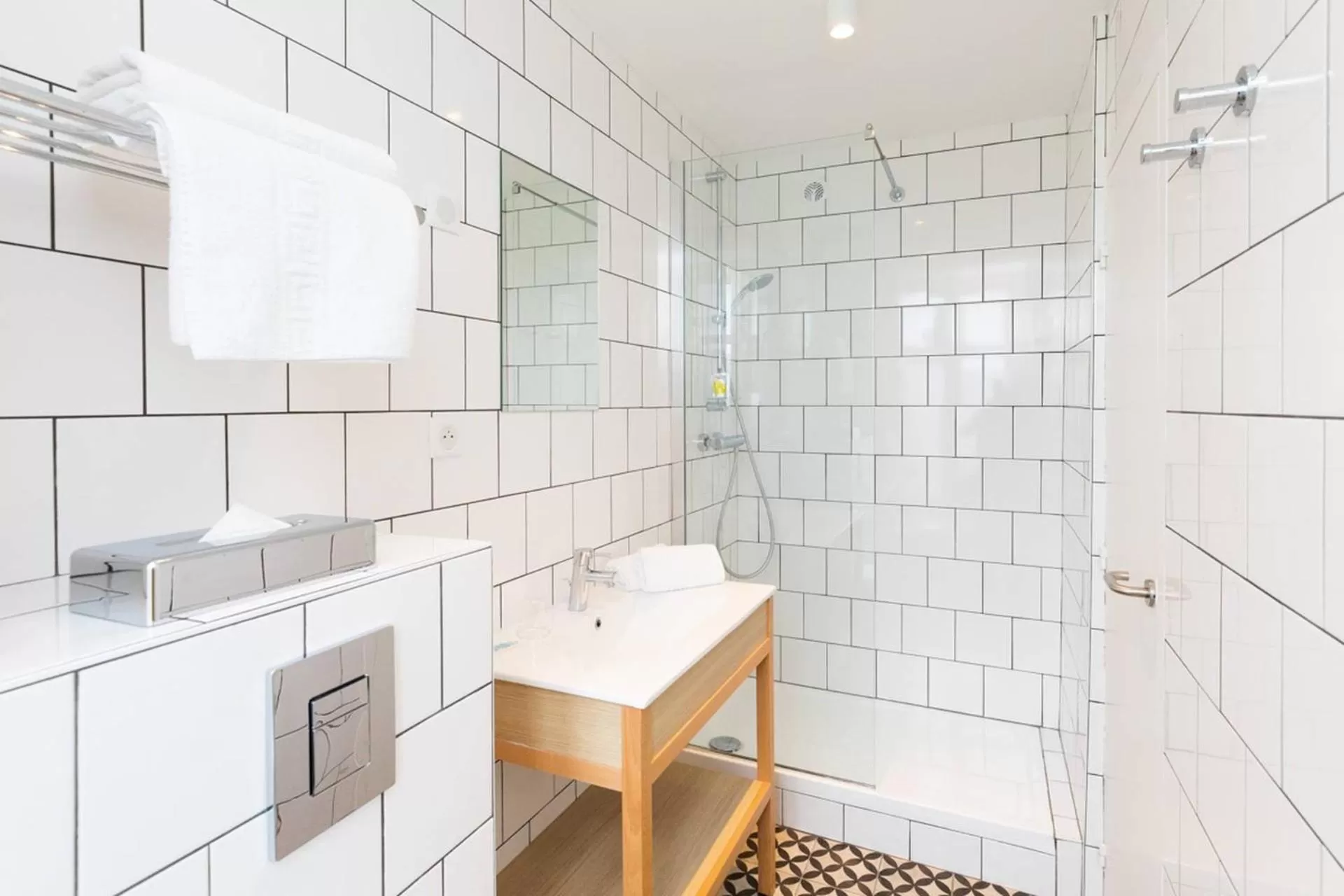 Bathroom in Hôtel Stanley by HappyCulture