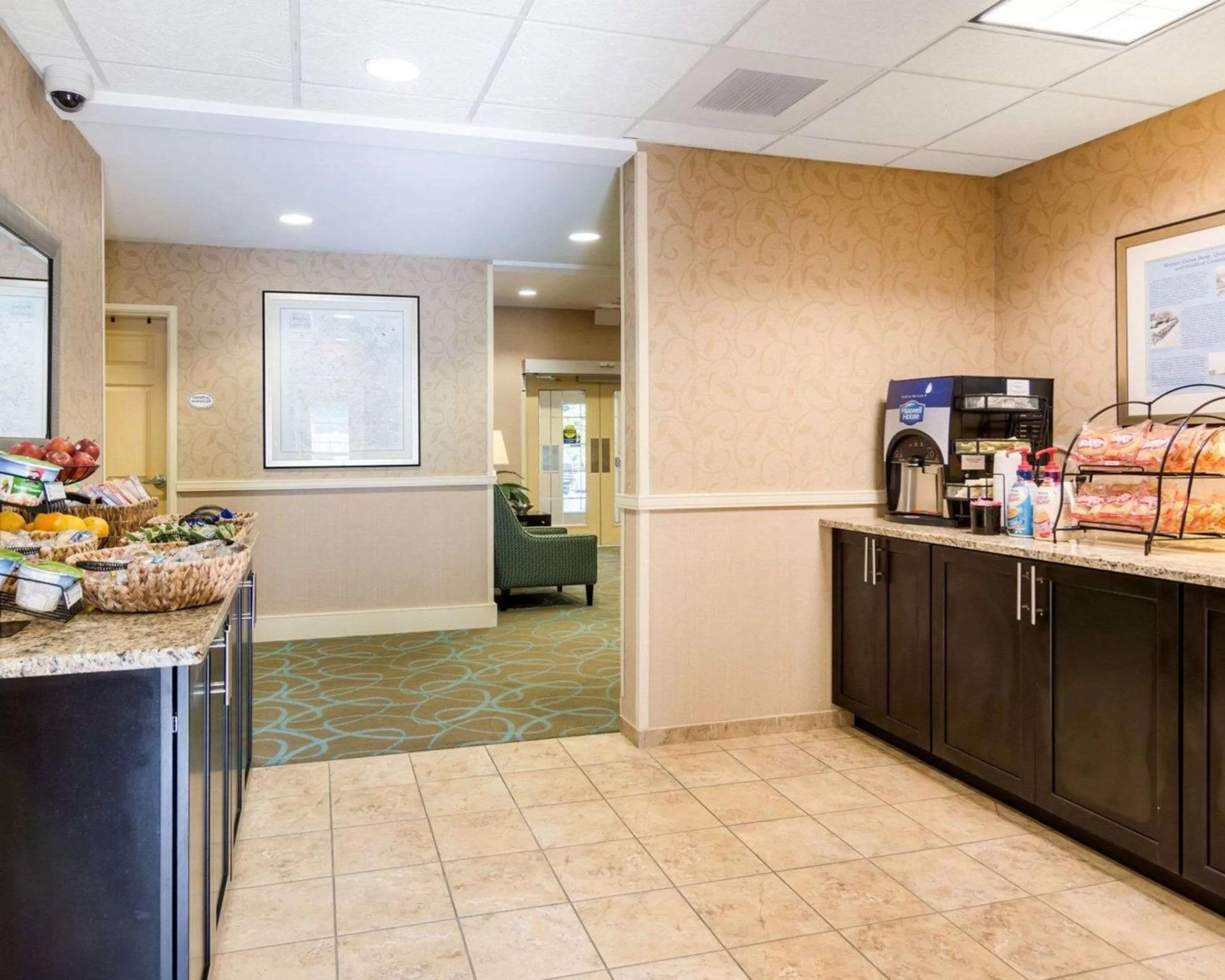 Restaurant/places to eat in Suburban Studios Quantico