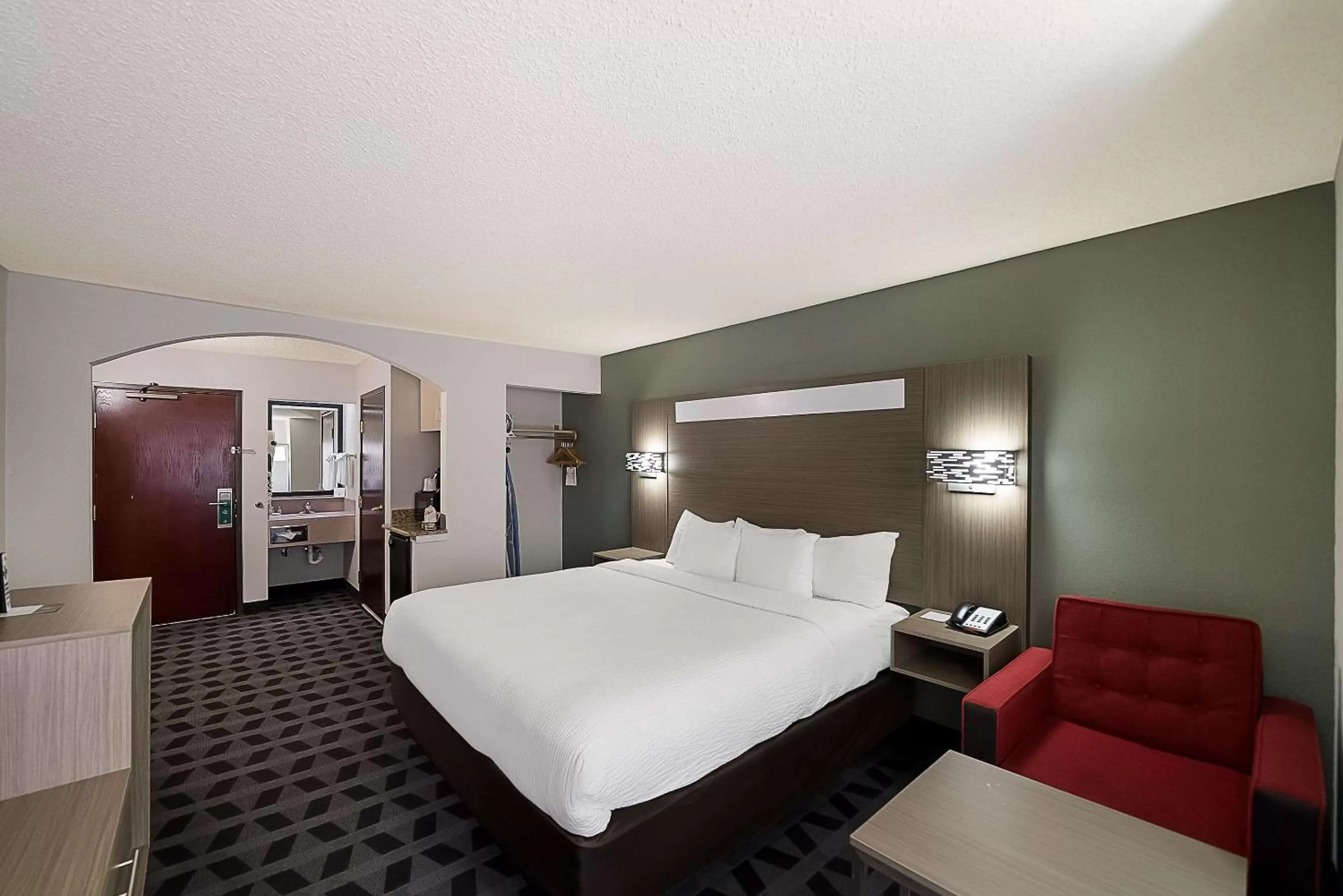 Bedroom, Bed in Quality Inn & Suites Irving DFW Airport South