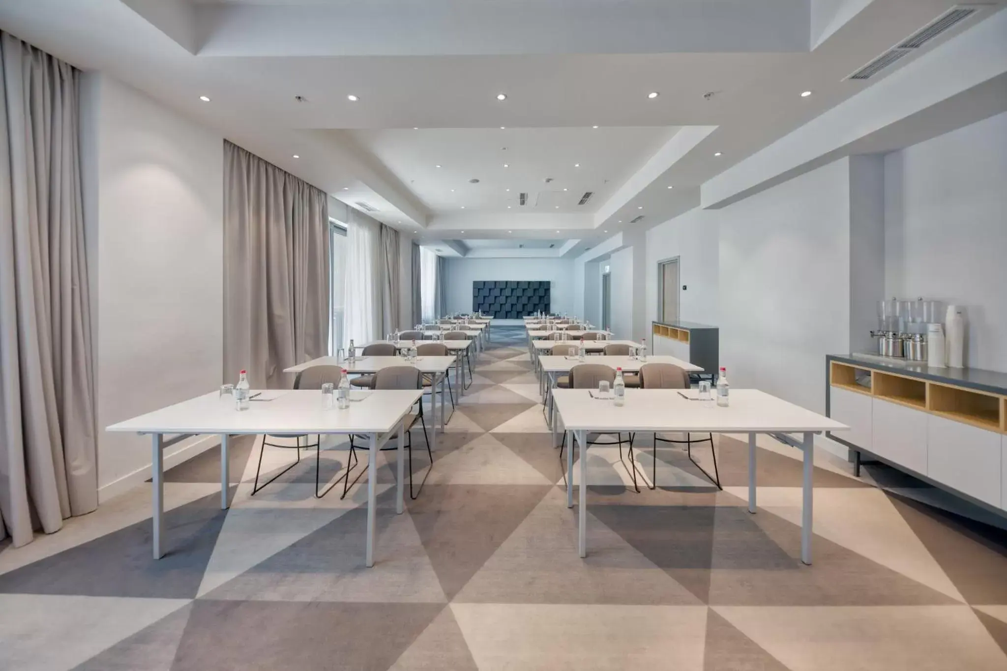 Meeting/conference room in Holiday Inn Express - Yerevan, an IHG Hotel