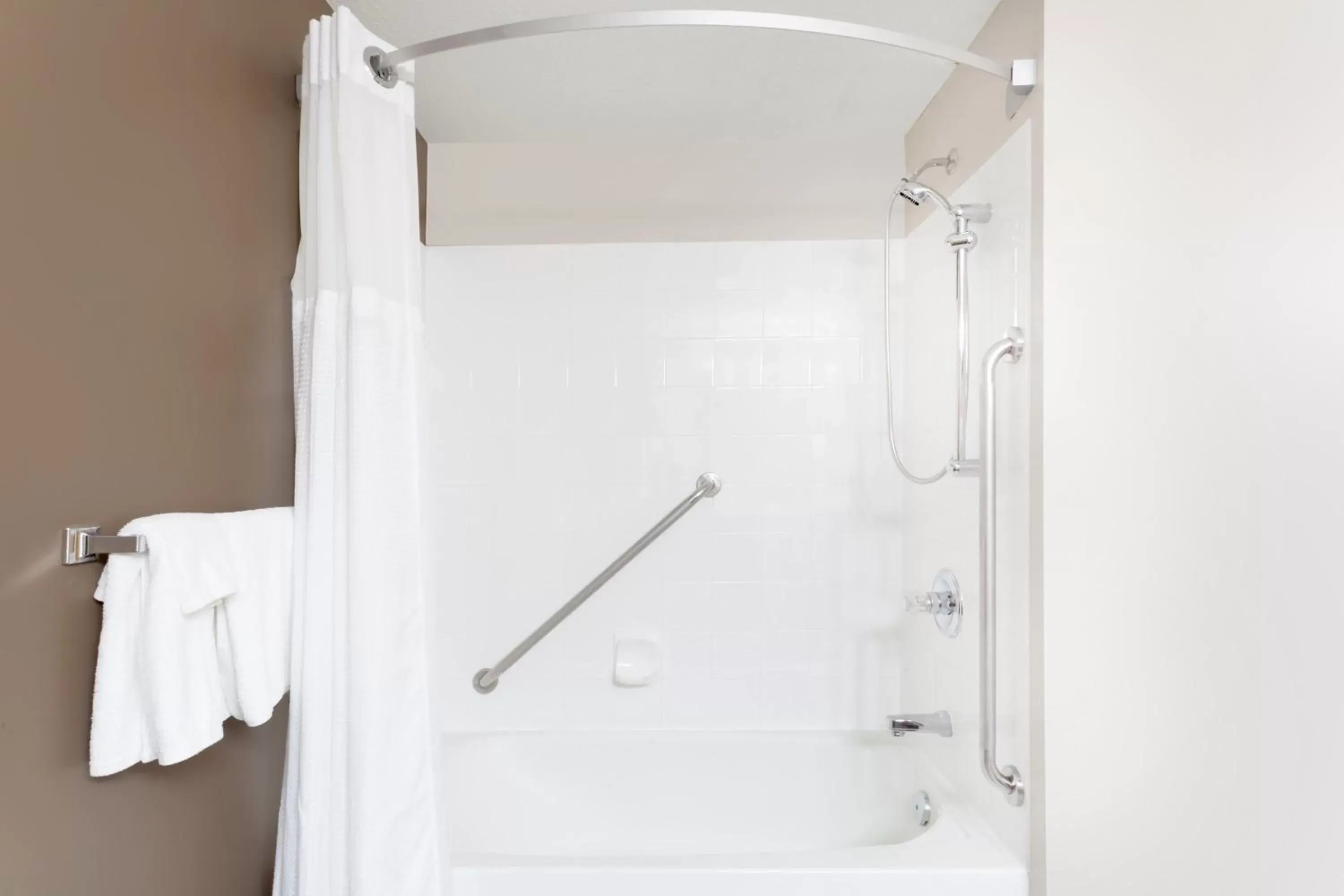 Shower in Super 8 by Wyndham Prince Albert Shower in Super 8 by Wyndham Prince Albert