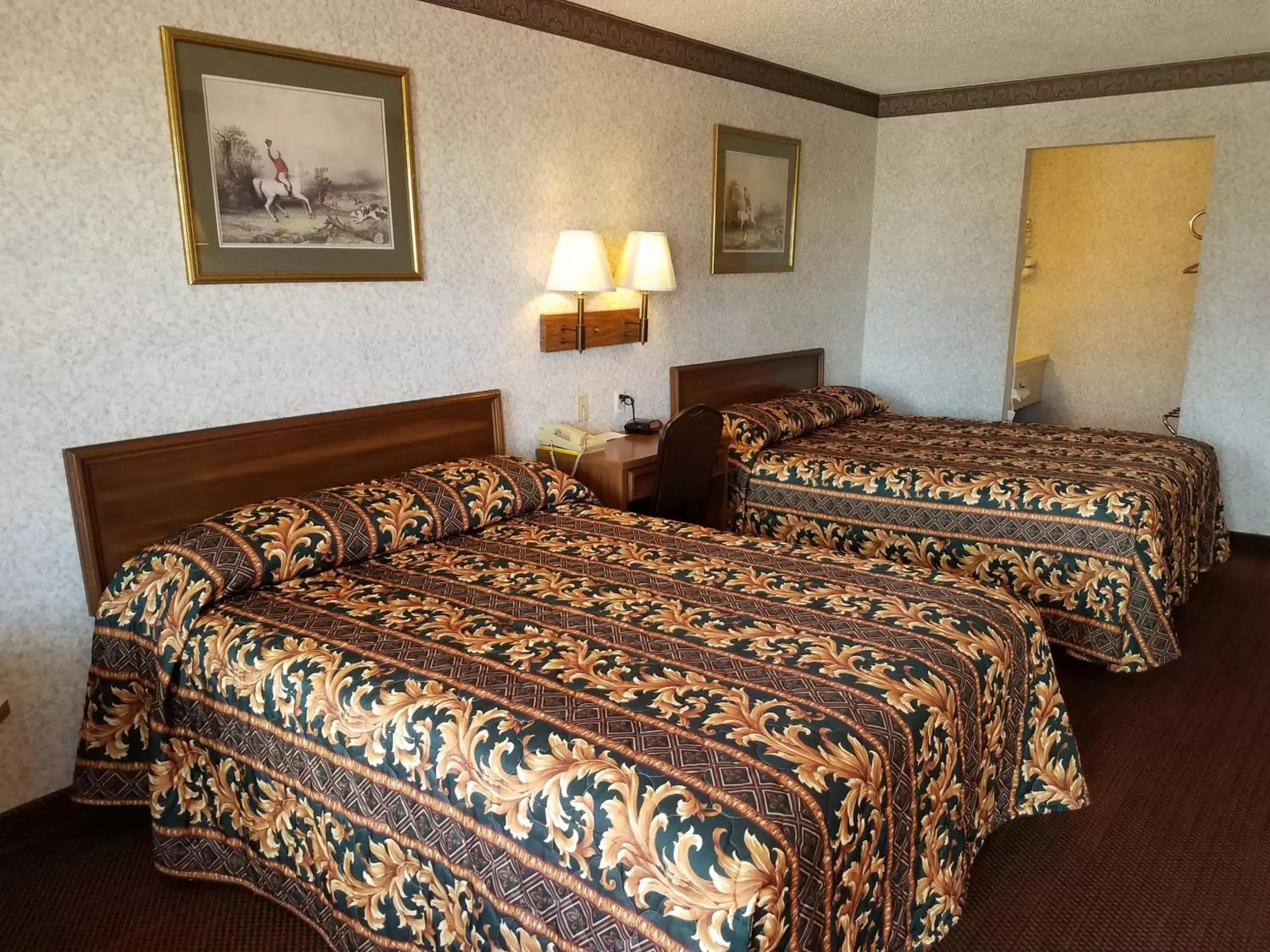 Bed in Heritage Inn