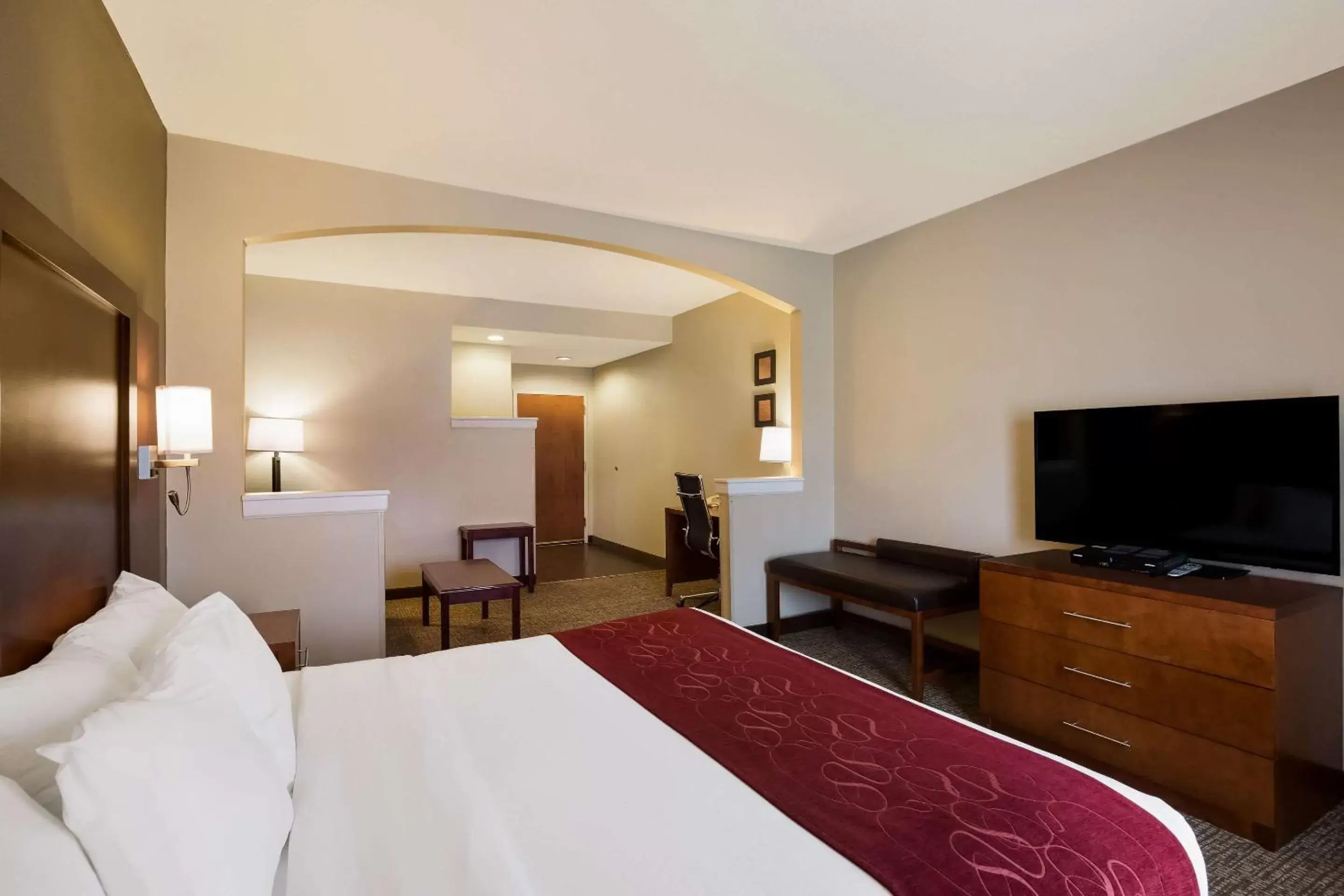 Bedroom, Bed in Comfort Suites Near University Bedroom, Bed in Comfort Suites Near University