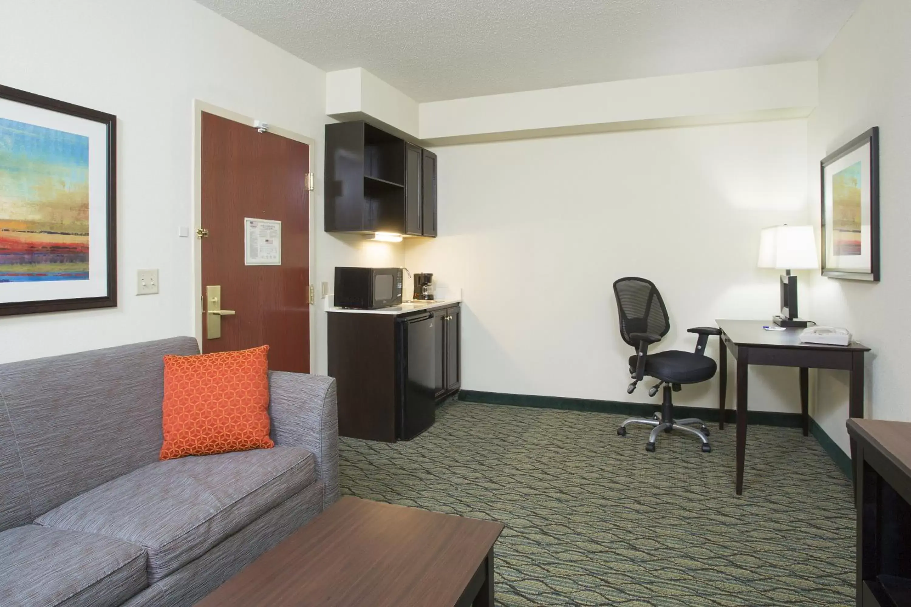 Bedroom, Seating Area in Holiday Inn Express Hotel & Suites Columbus Airport, an IHG Hotel