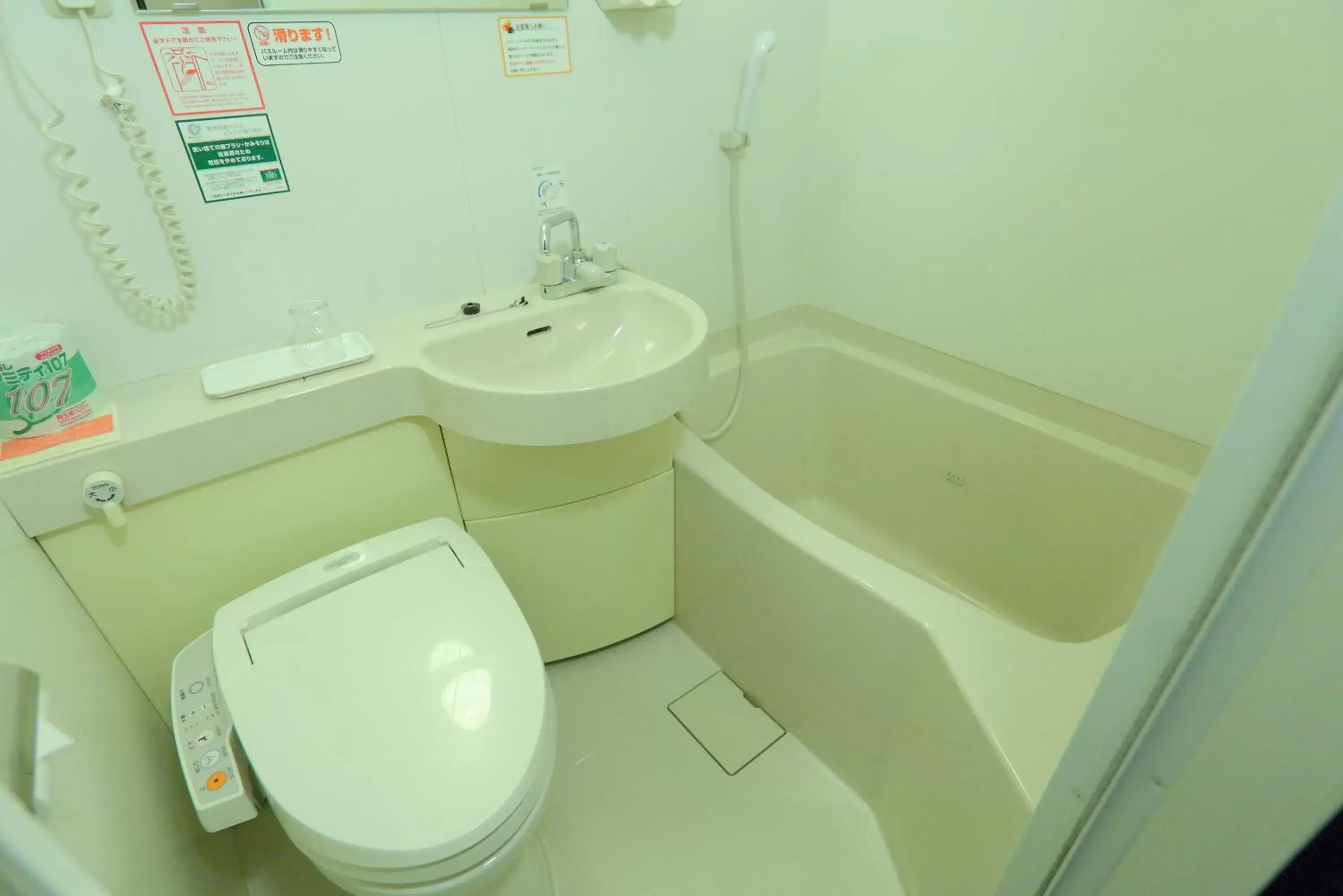 Double Room with Small Double Bed - Non-Smoking in Washington R&B Hotel Sapporo Kita 3 Nishi 2 Double Room with Small Double Bed - Non-Smoking in Washington R&B Hotel Sapporo Kita 3 Nishi 2