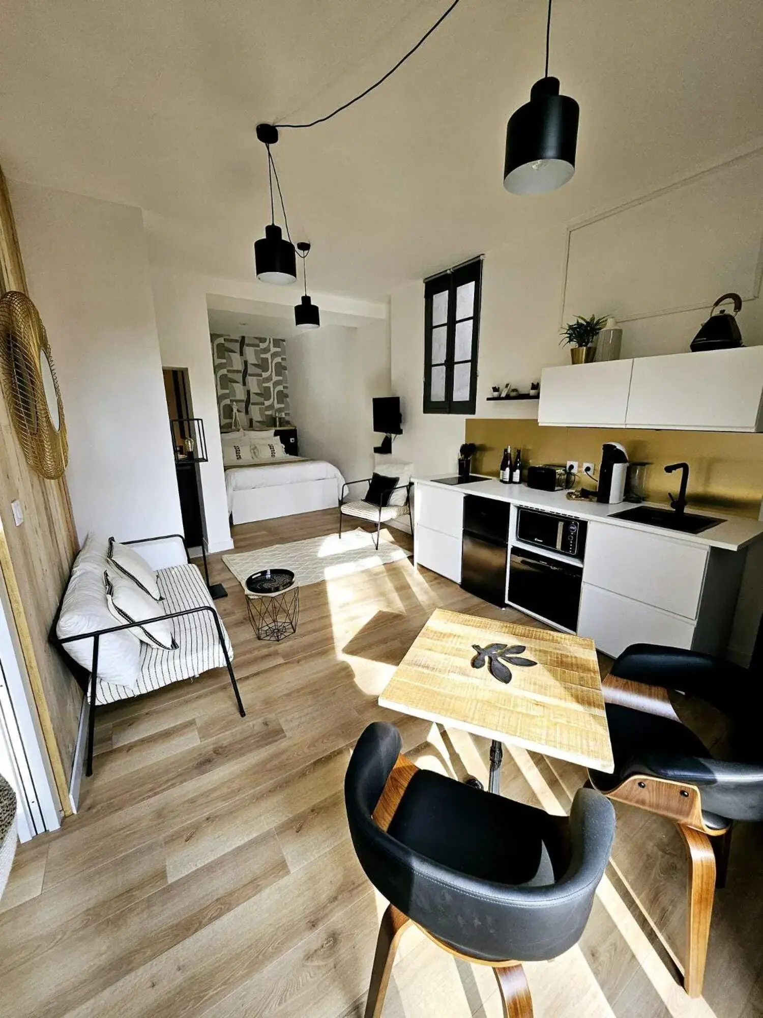 Bedroom, Restaurant/Places to Eat in La Maison Grivolas