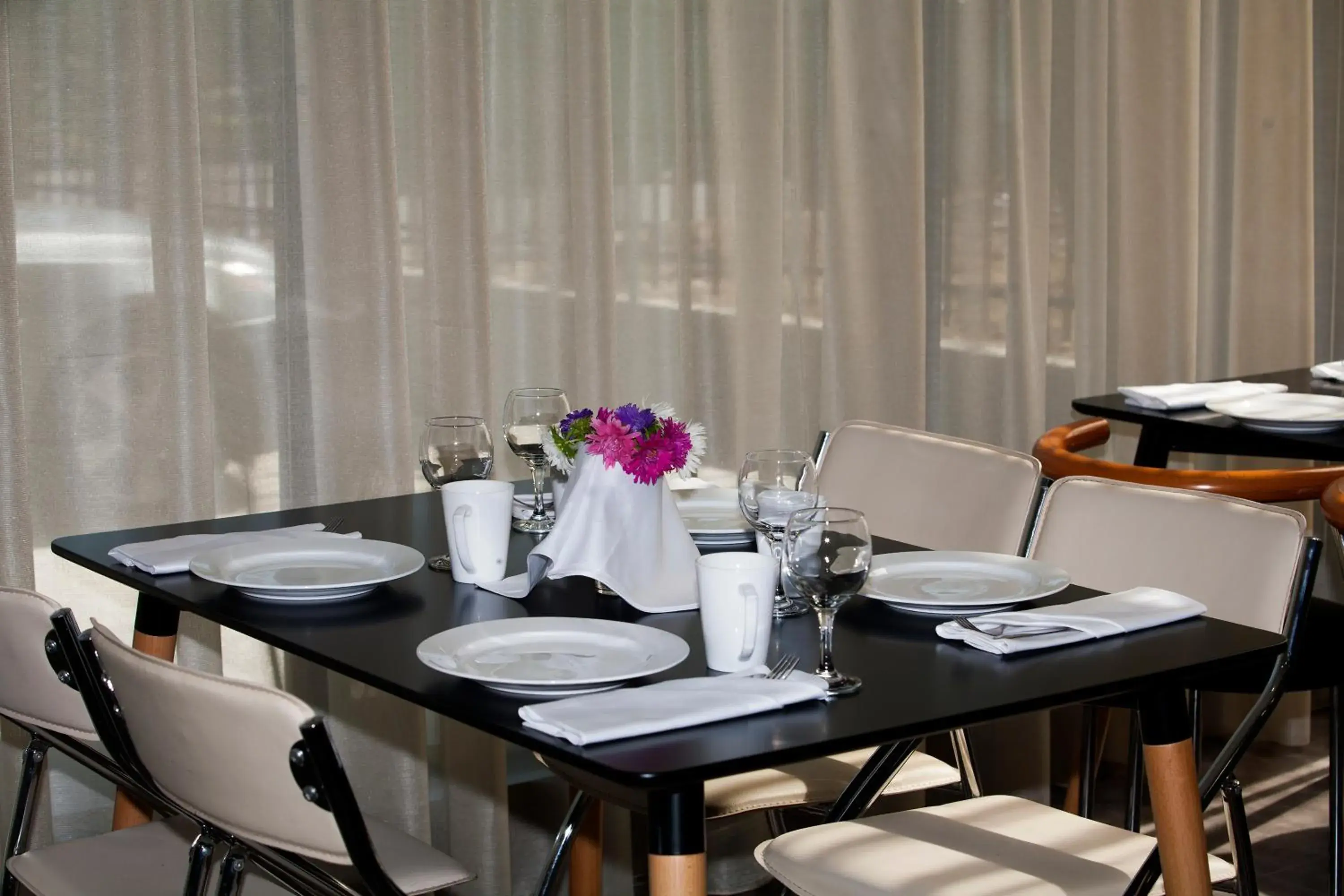 Restaurant/places to eat in Rogalux Blue Restaurant/places to eat in Rogalux Blue