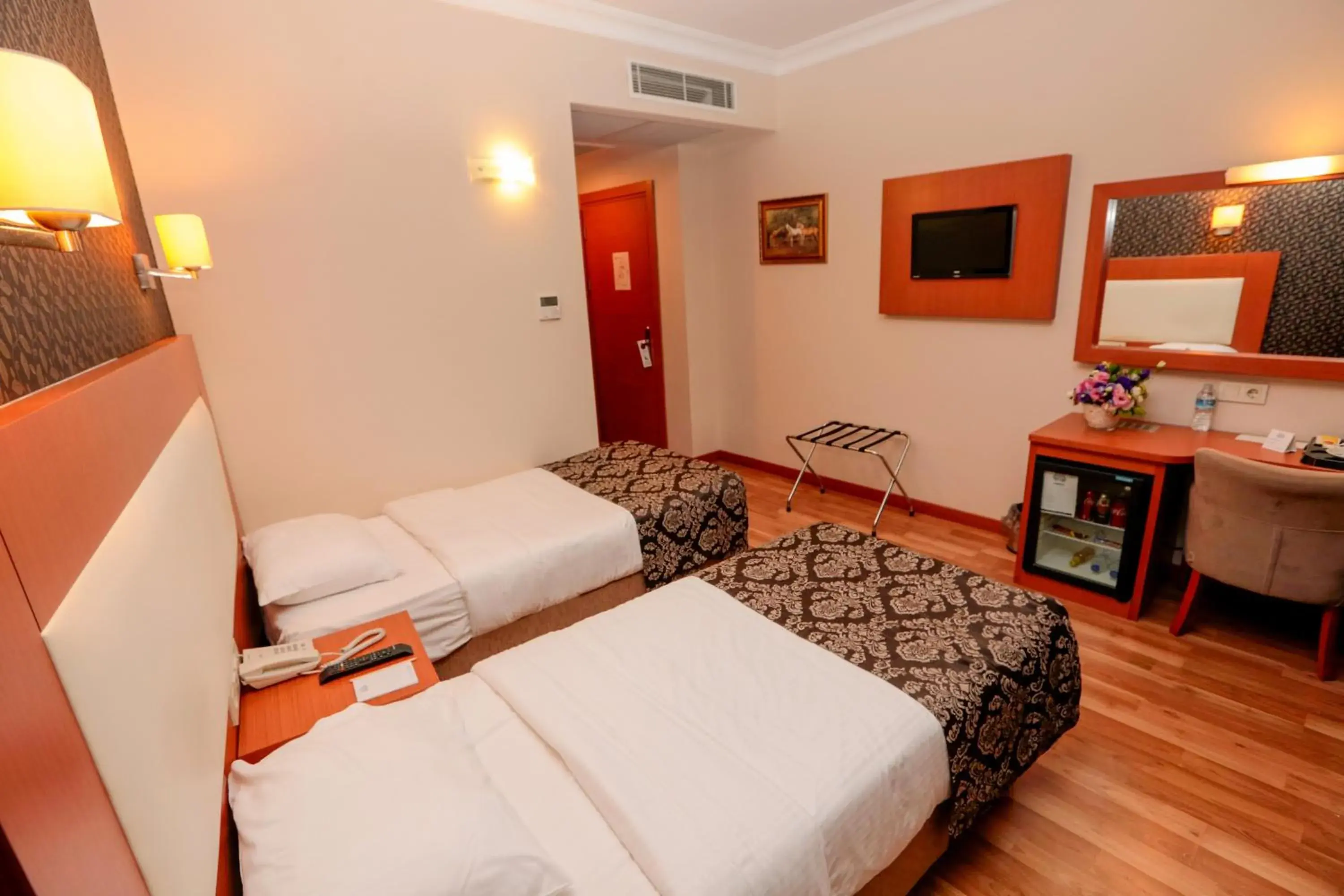 Budget Single Room in Grand Hotel Avcilar