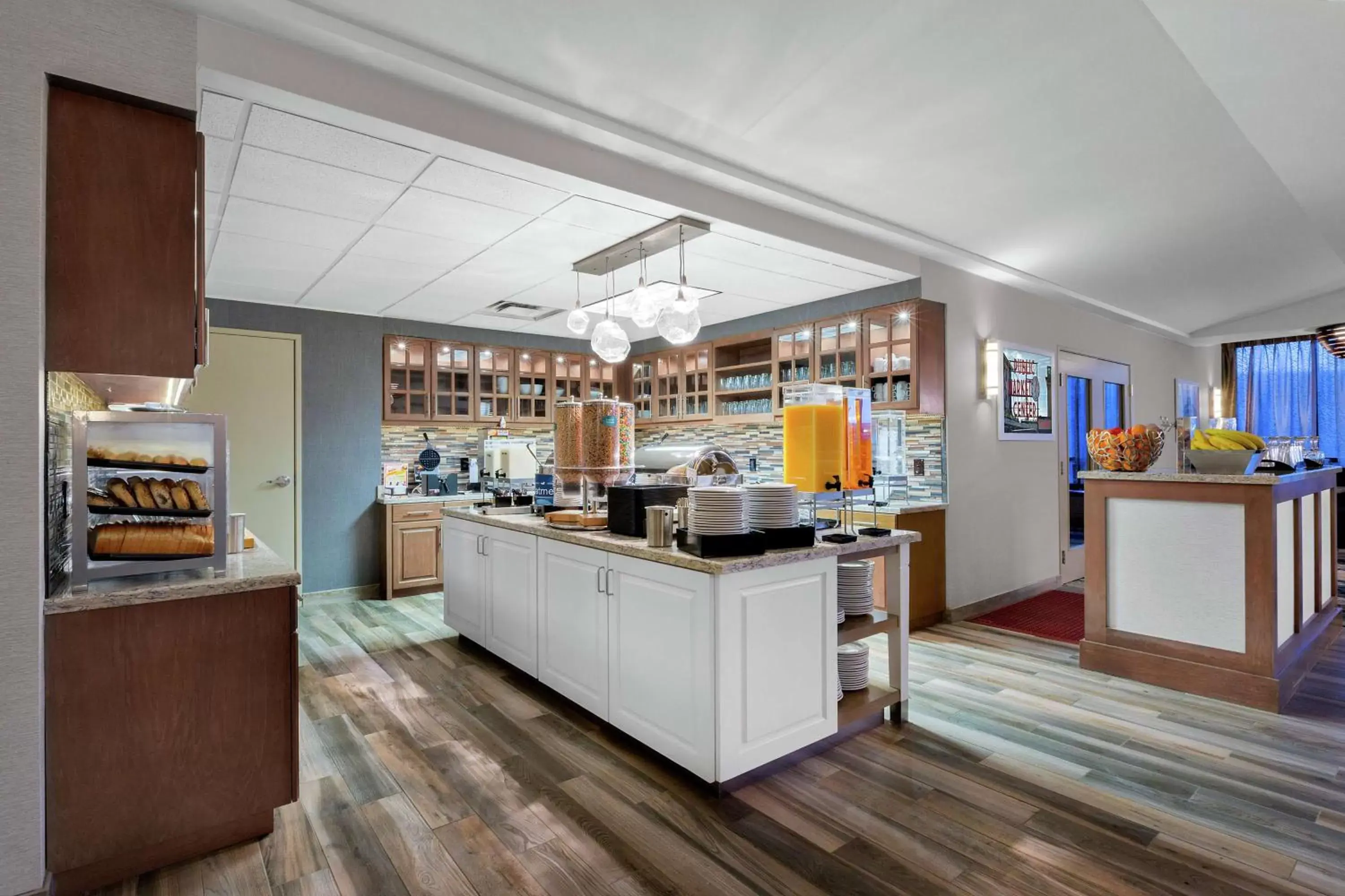 Breakfast, Kitchen/Kitchenette in Homewood Suites by Hilton Seattle Downtown