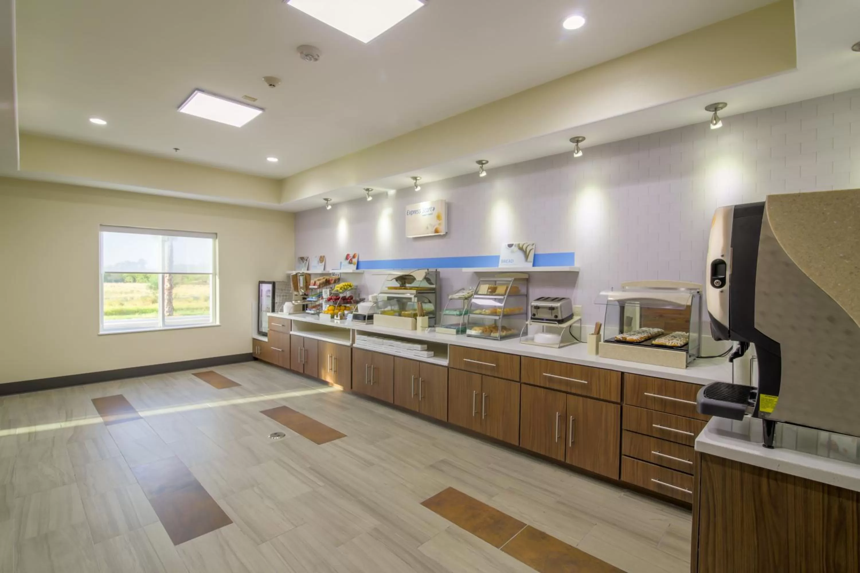 Restaurant/places to eat in Holiday Inn Express & Suites Raymondville, an IHG Hotel