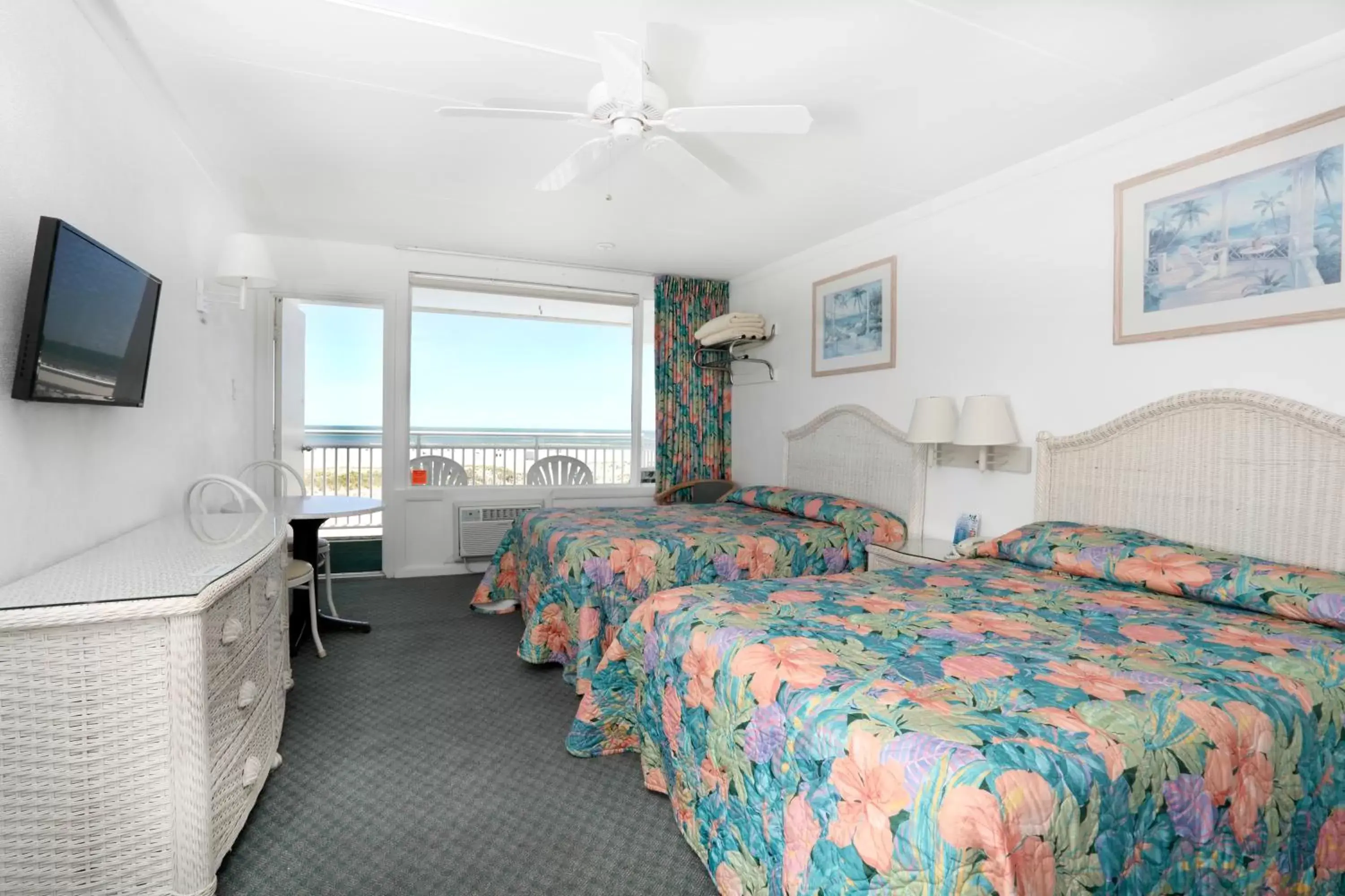 Photo of the whole room in Commander by the Sea Motel