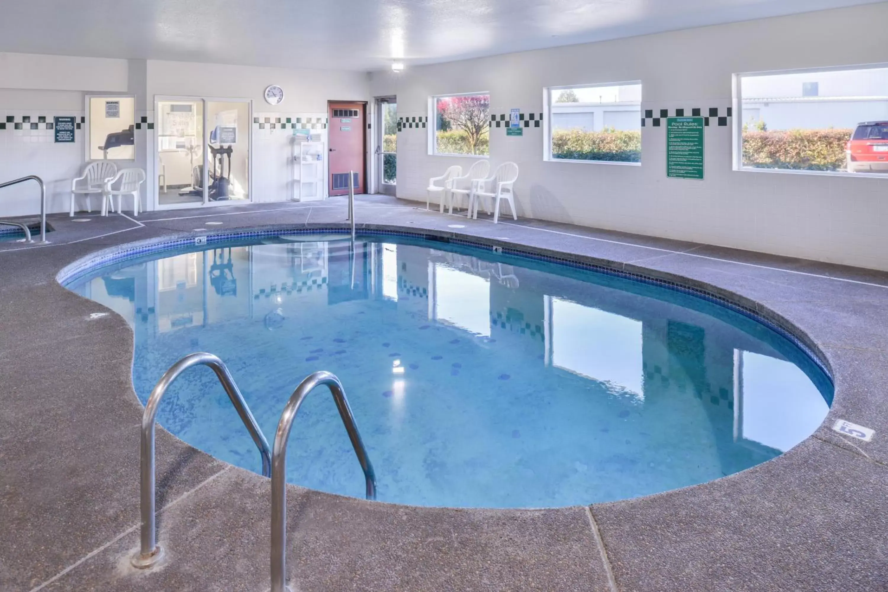 Pool view, Swimming Pool in Travelodge by Wyndham, Newberg