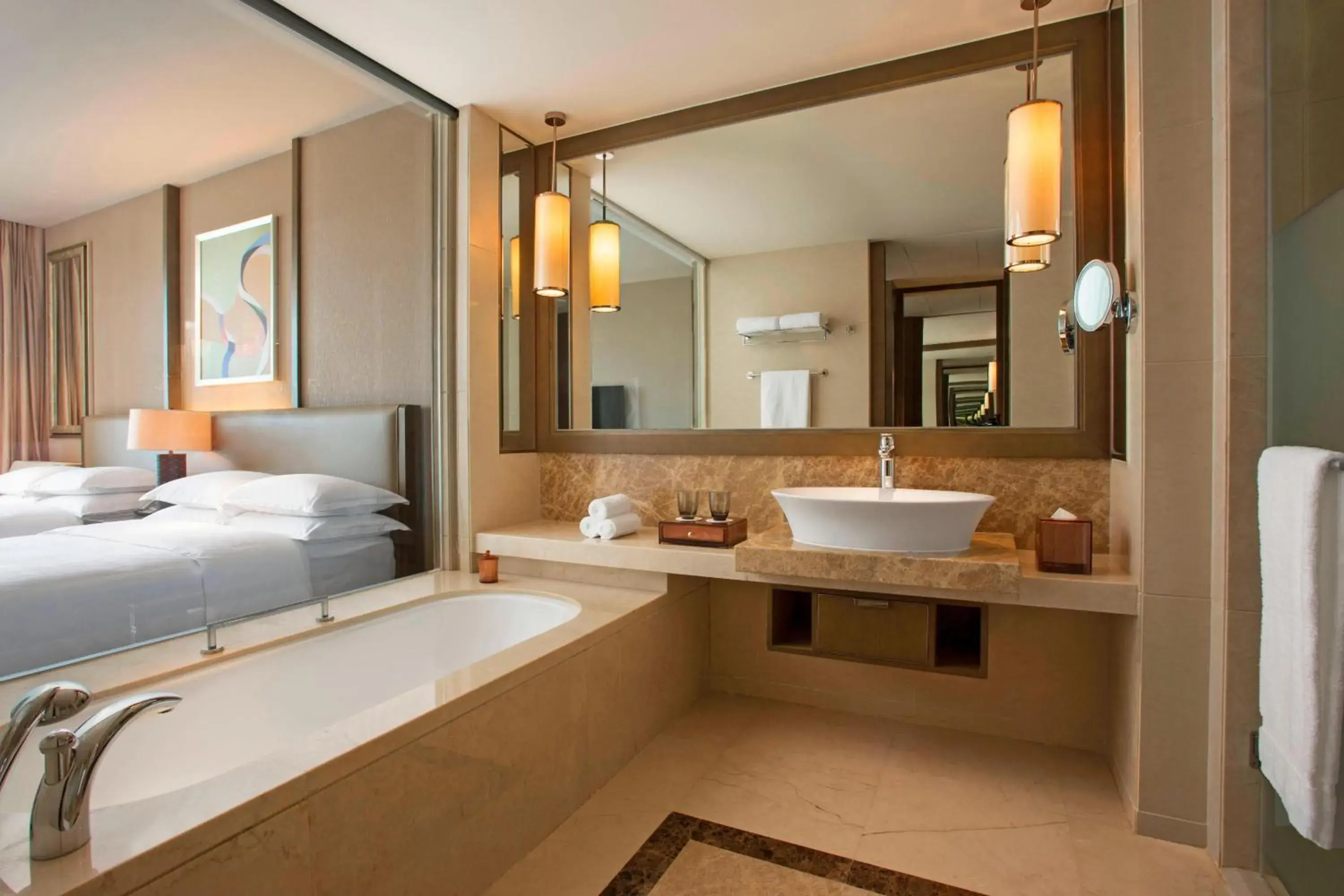 Photo of the whole room, Bathroom in Sheraton Bailuhu Resort, Huizhou