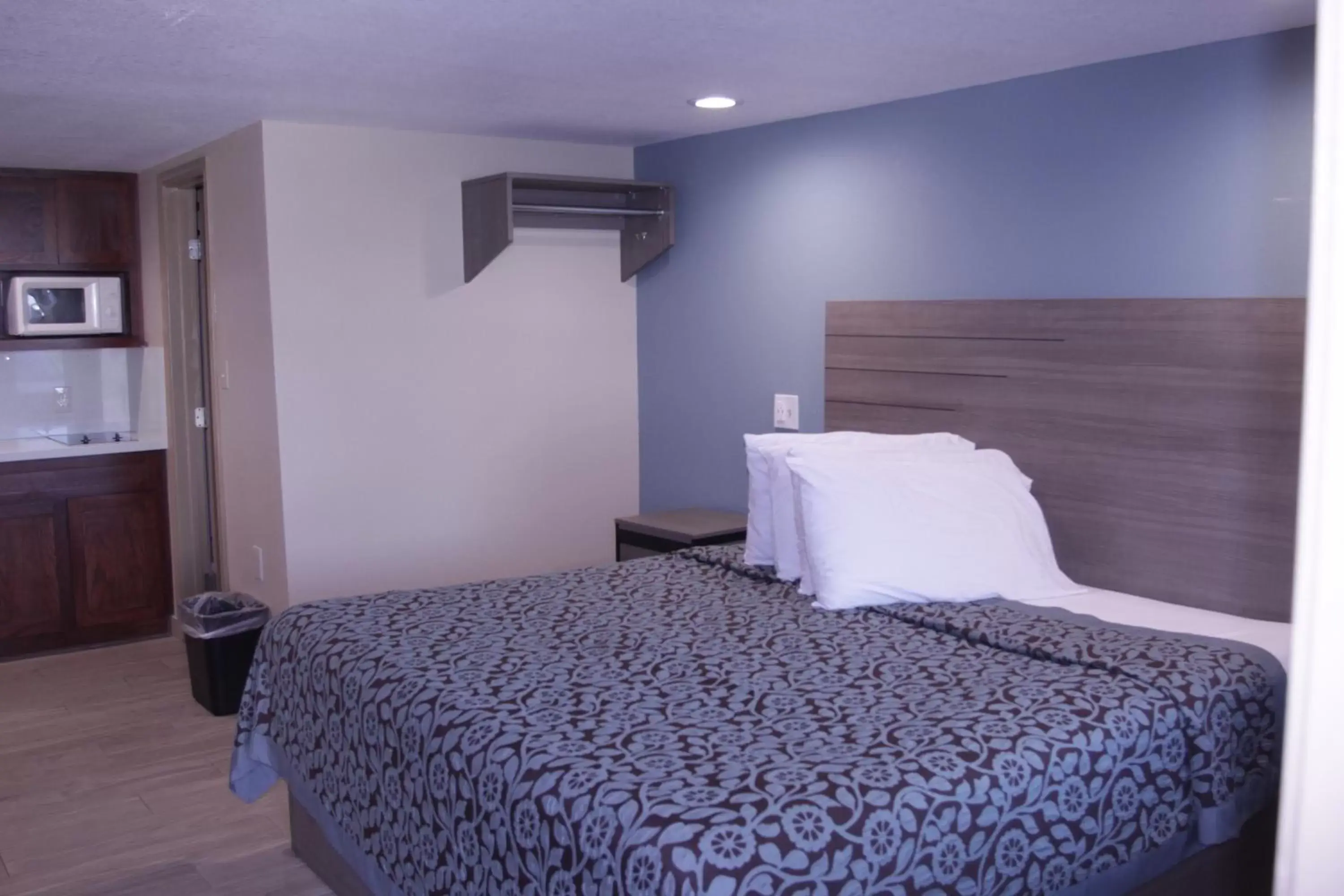 Bed in Americas Best Value Inn Port Aransas