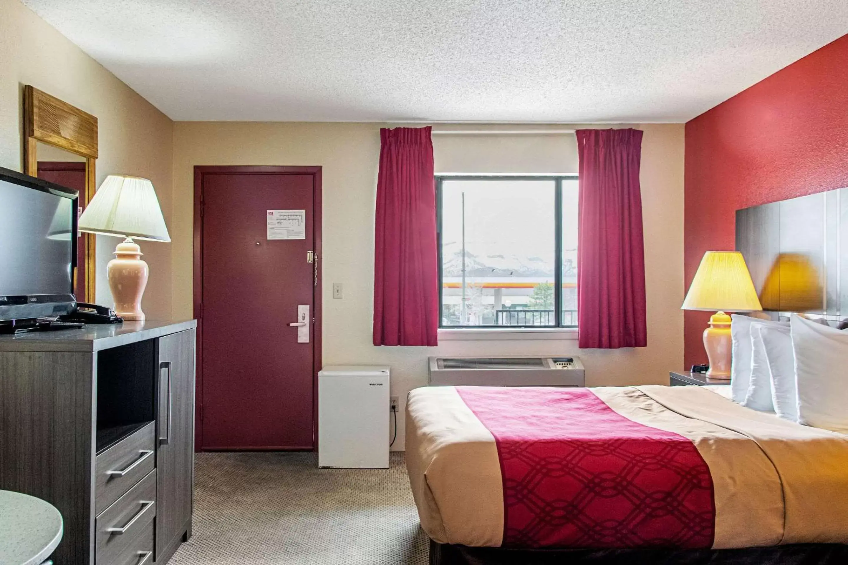 Photo of the whole room, Bed in Econo Lodge Cortez Mesa Verde