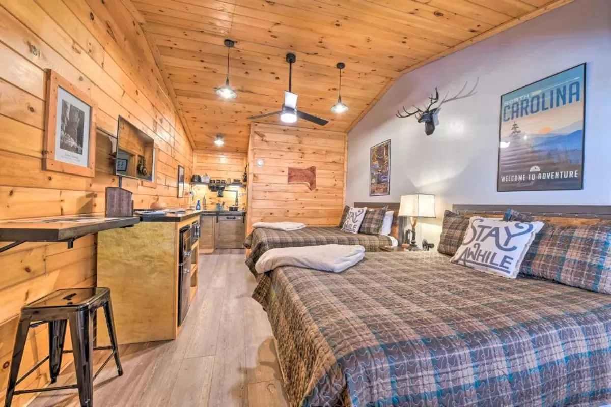 Bed in The Lodge Nantahala River