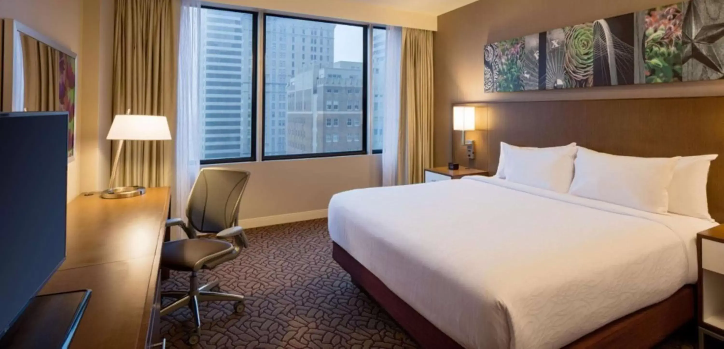 Bedroom, Bed in Hilton Garden Inn Downtown Dallas