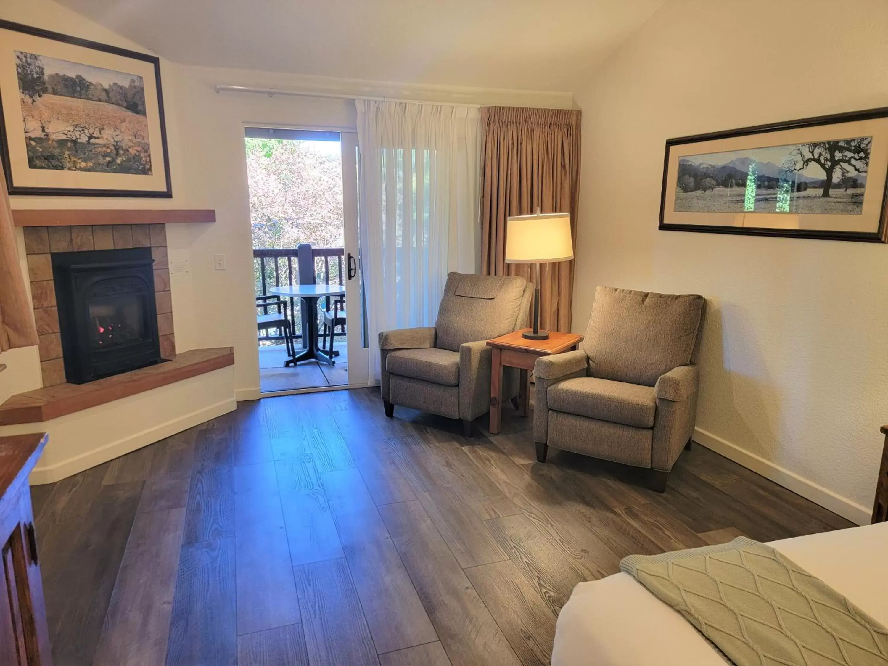 Bedroom, Seating Area in El Pueblo Inn