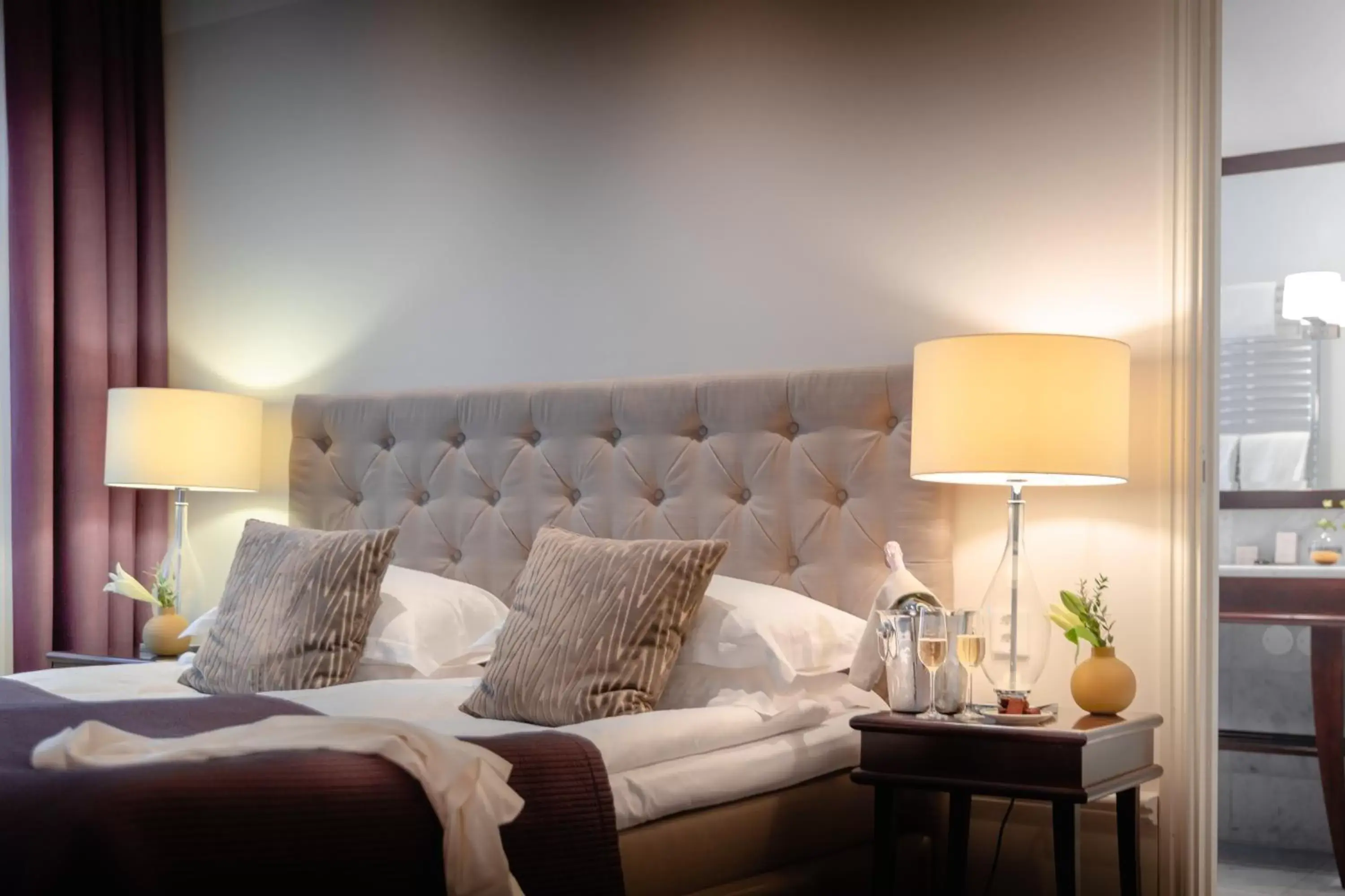room service, Bed in Elite Hotel Mollberg
