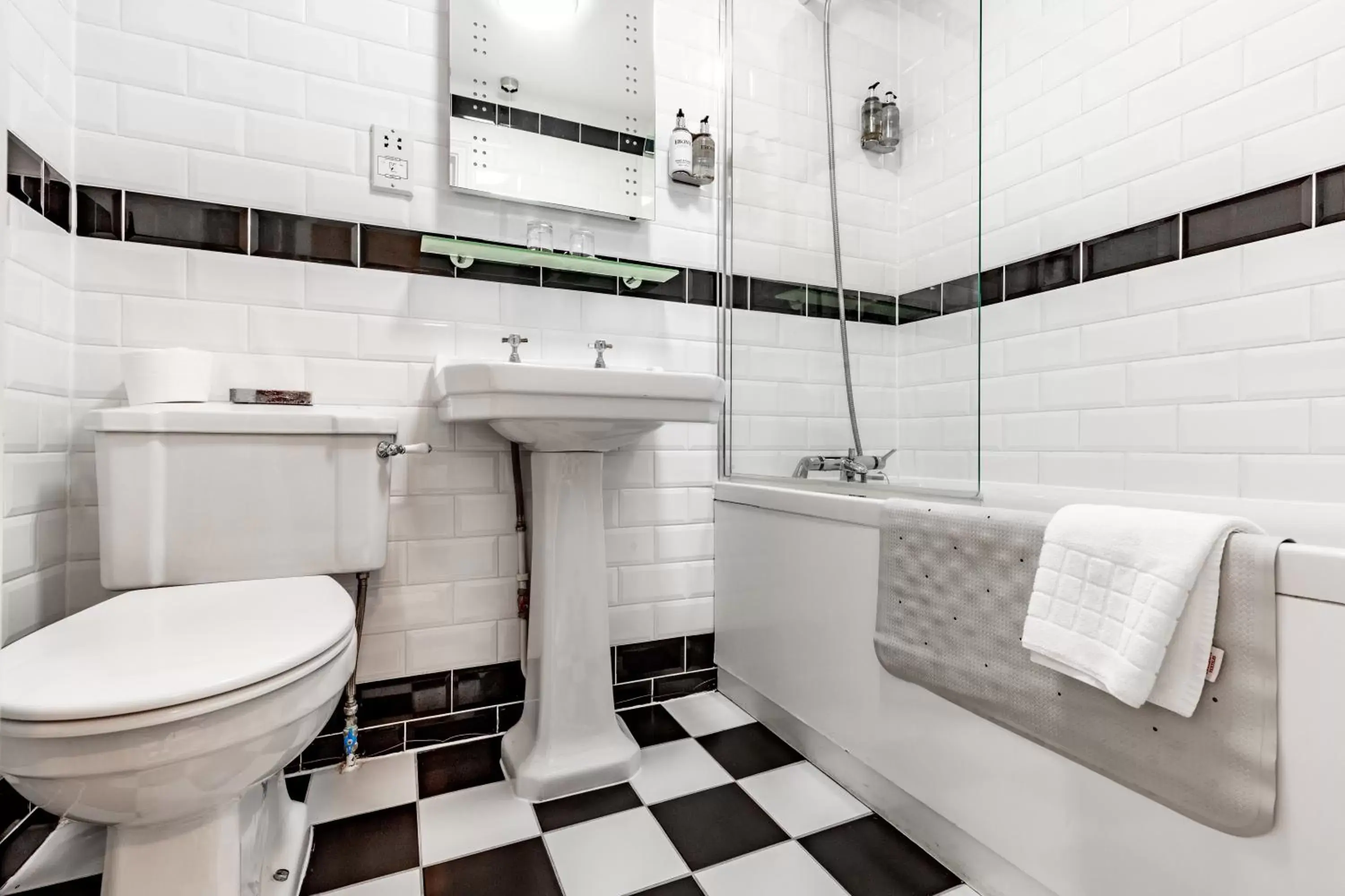 Bathroom in Woodland Manor Hotel