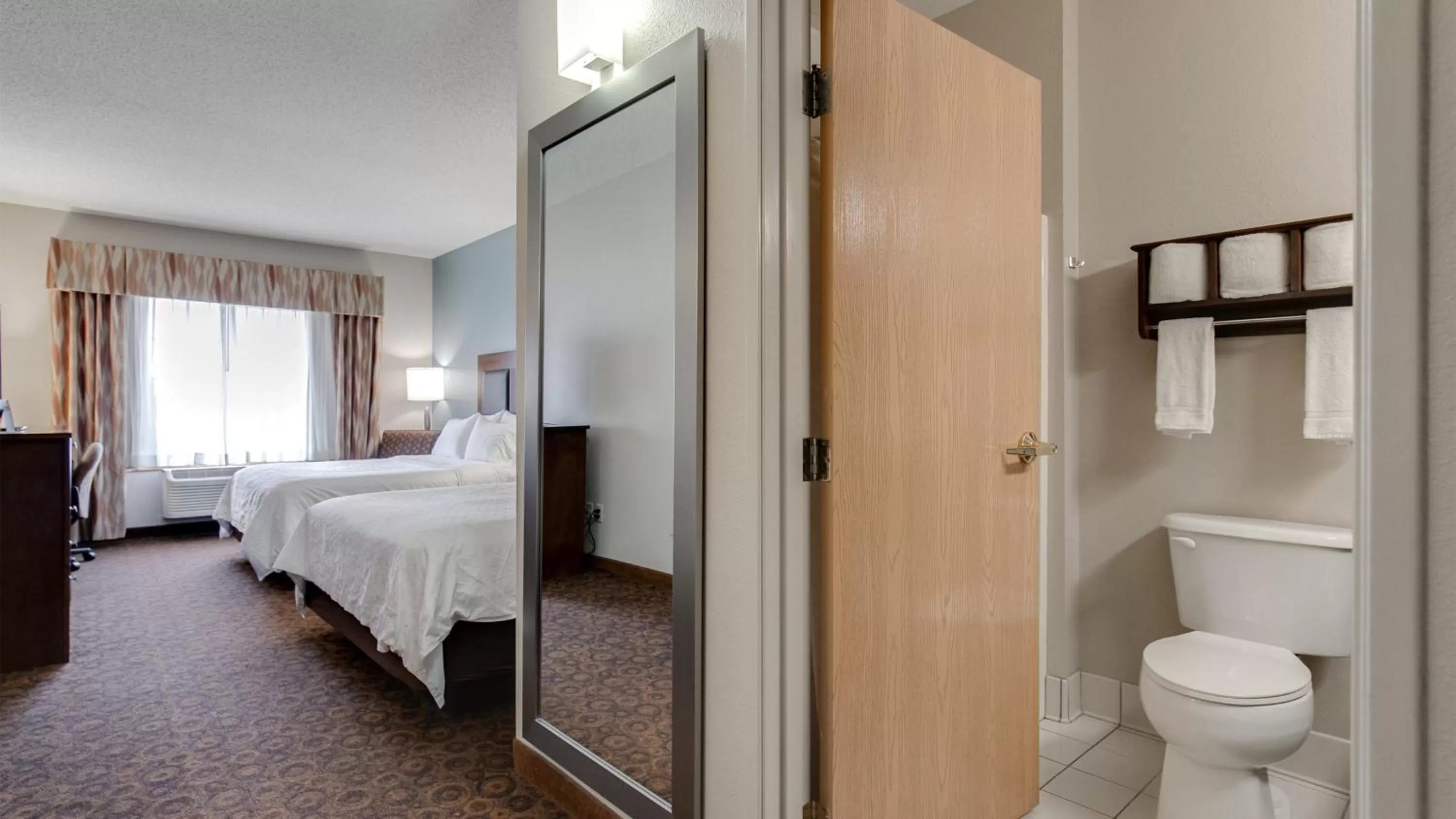 Photo of the whole room, Bed in Holiday Inn Express and Suites St. Cloud by IHG