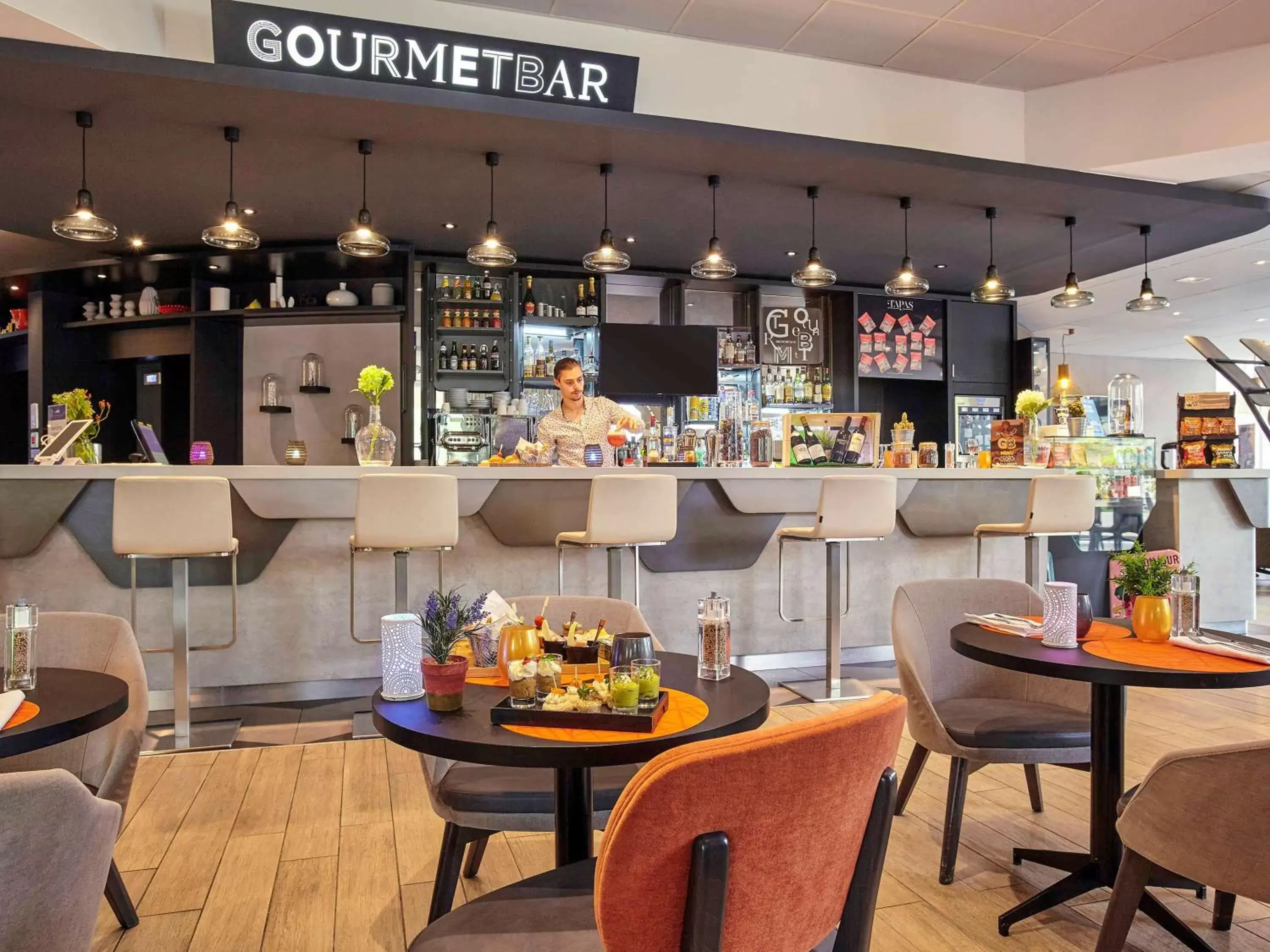 Lounge or bar in Novotel Paris Centre Bercy