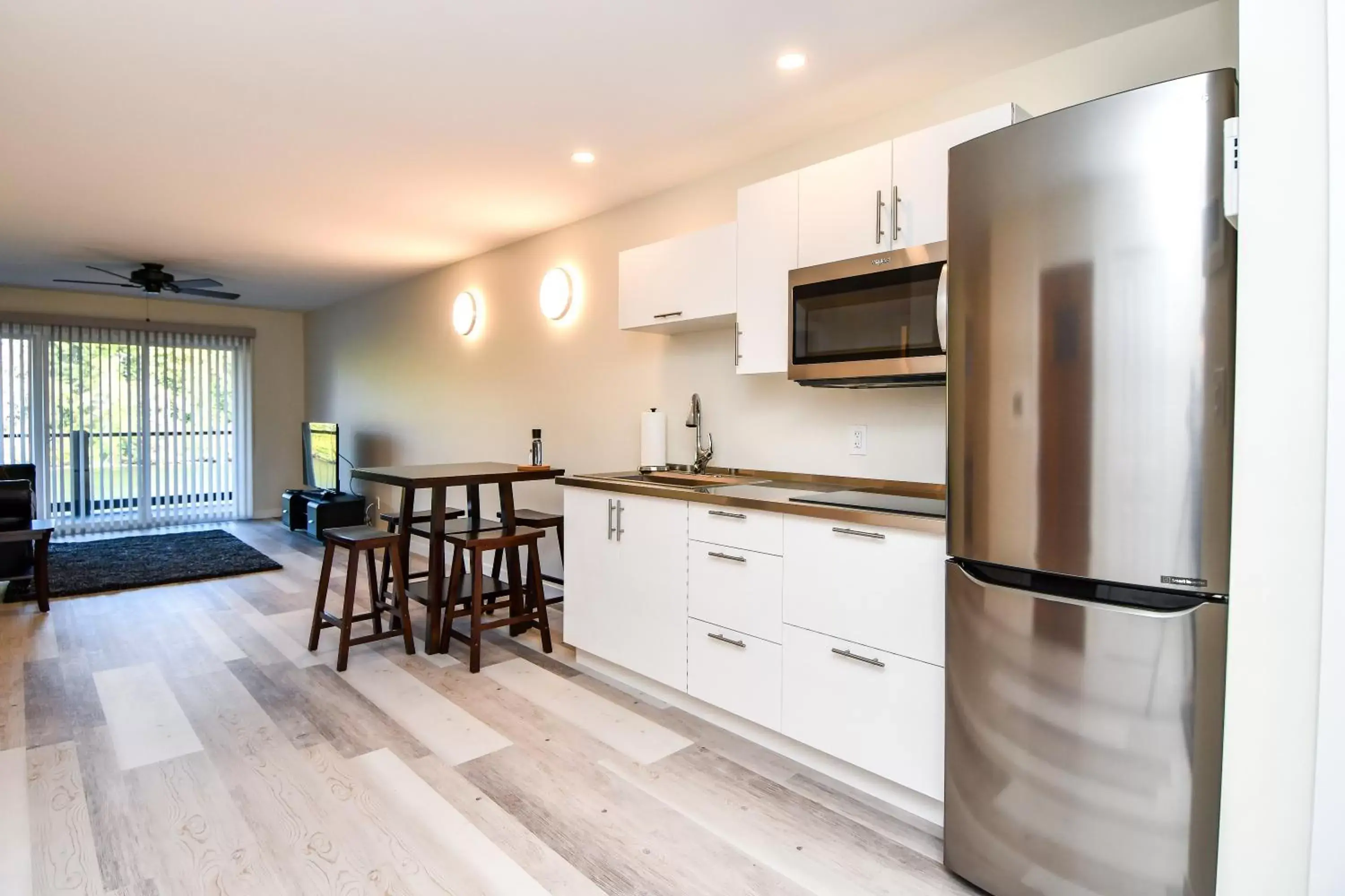 Kitchen/Kitchenette in Chateau Riverside