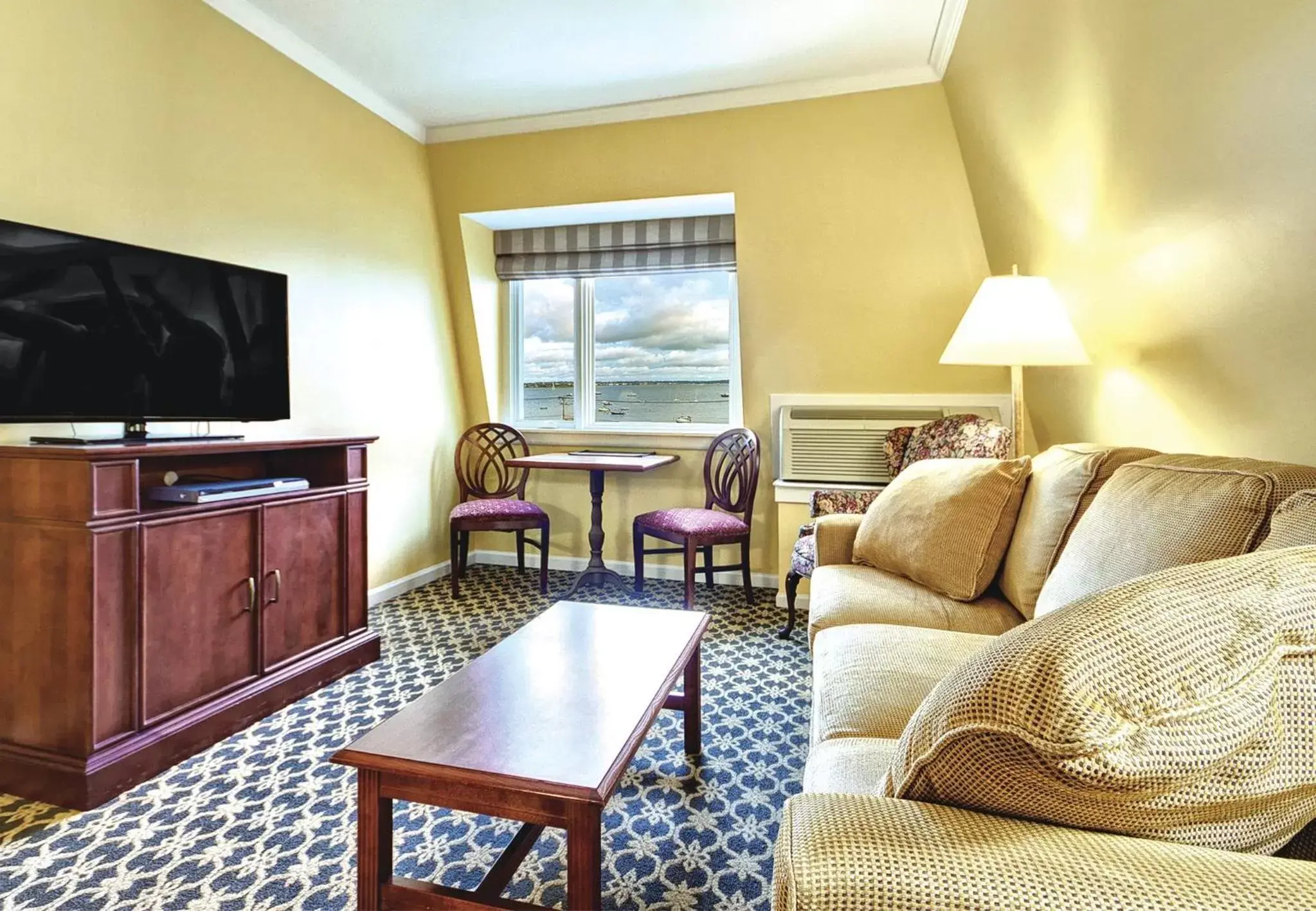 Living room, Seating Area in Club Wyndham Bay Voyage Inn