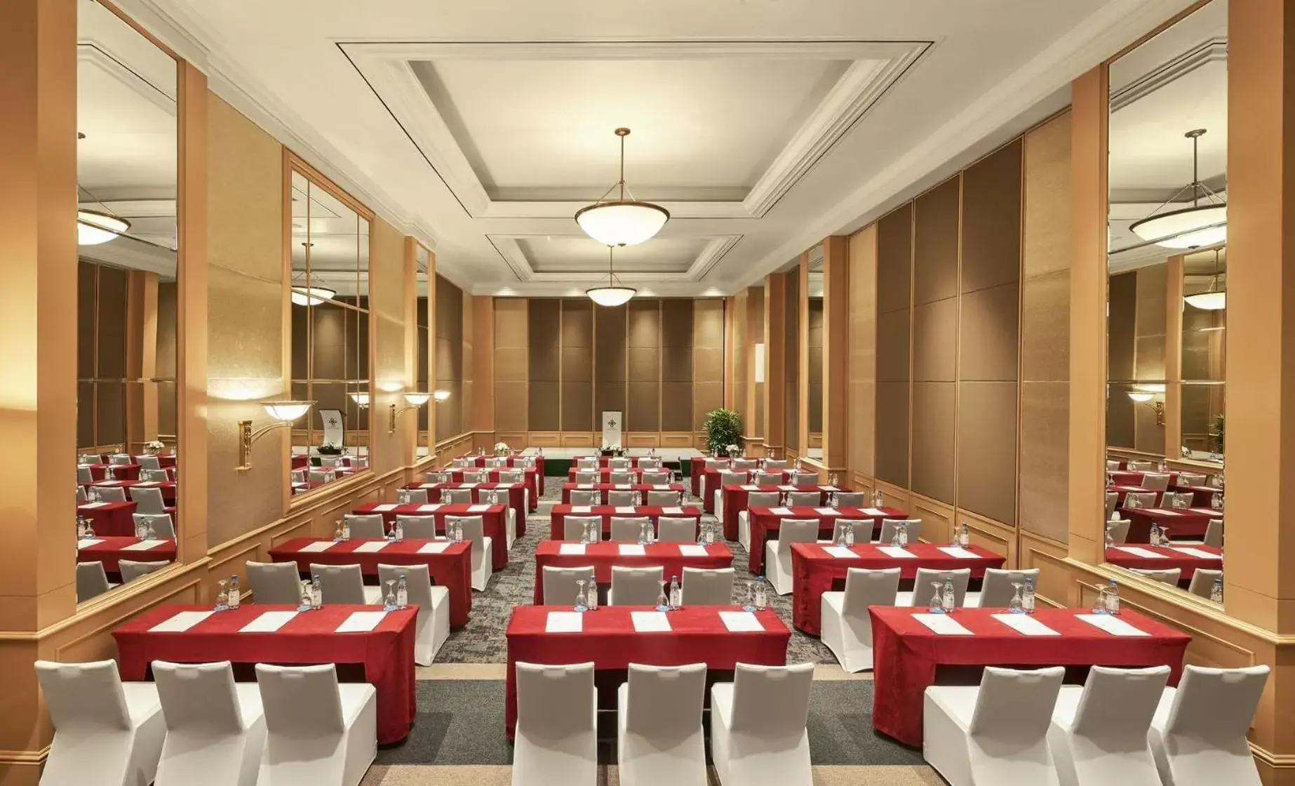 Meeting/conference room, Restaurant/Places to Eat in Hanoi Daewoo Hotel