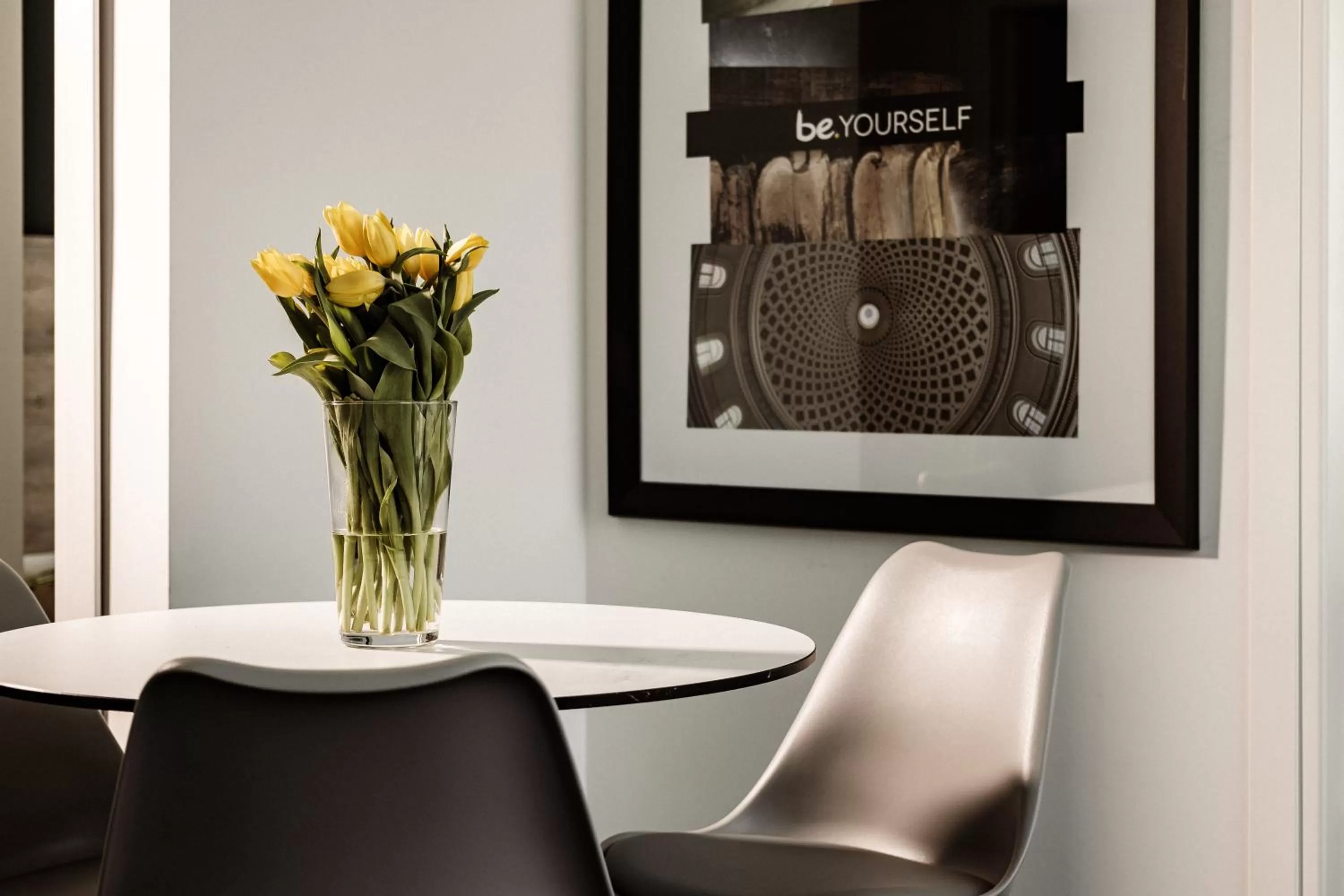 Dining area in be.HOTEL